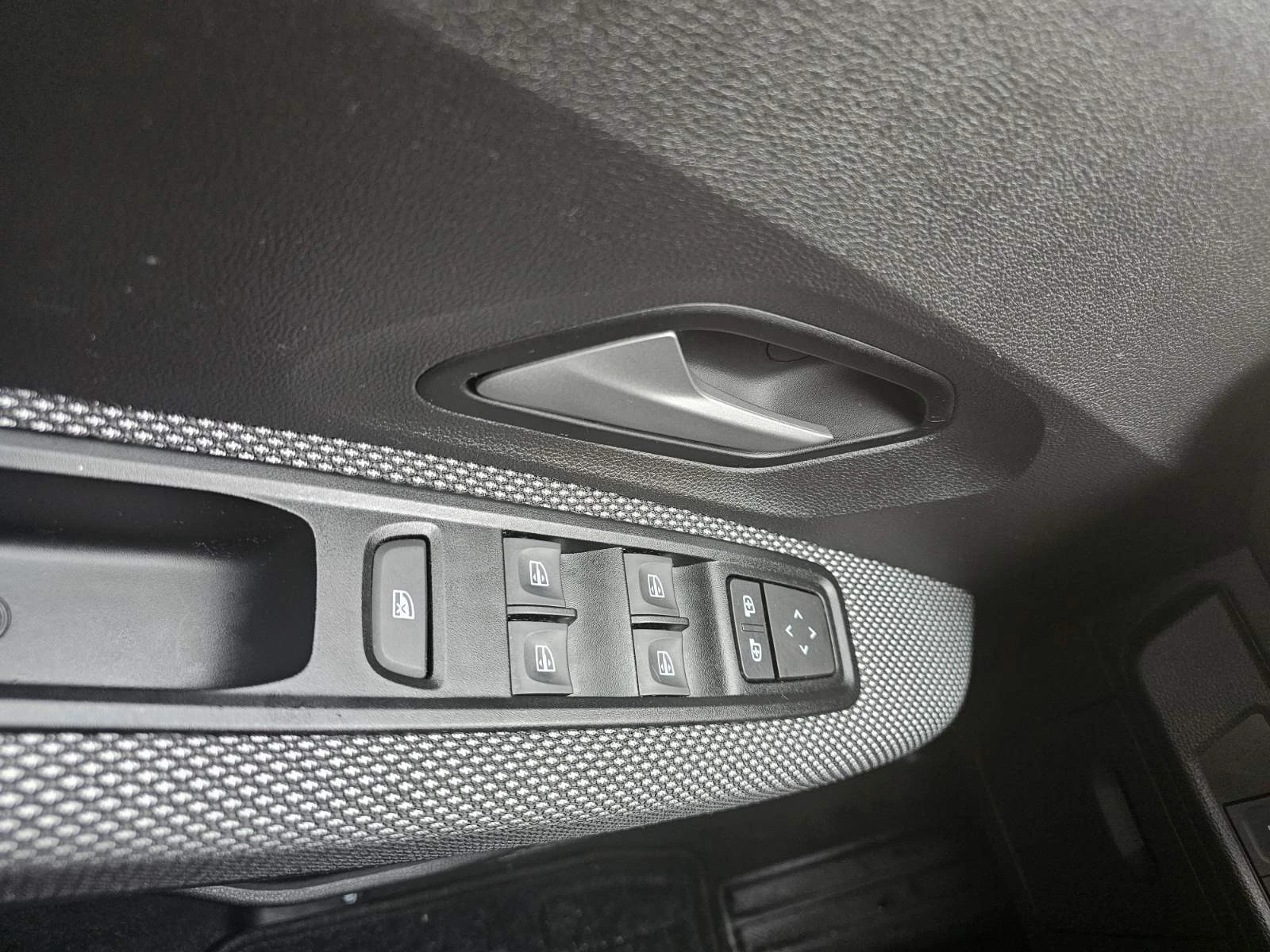 Dacia Logan 1.0 TCe 100 LPG, снимка 12 - Автомобили и джипове - 54123958