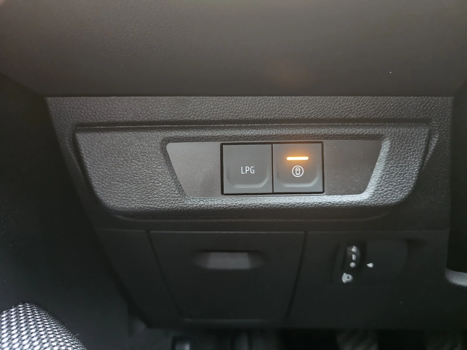 Dacia Logan 1.0 TCe 100 LPG, снимка 13 - Автомобили и джипове - 54123958