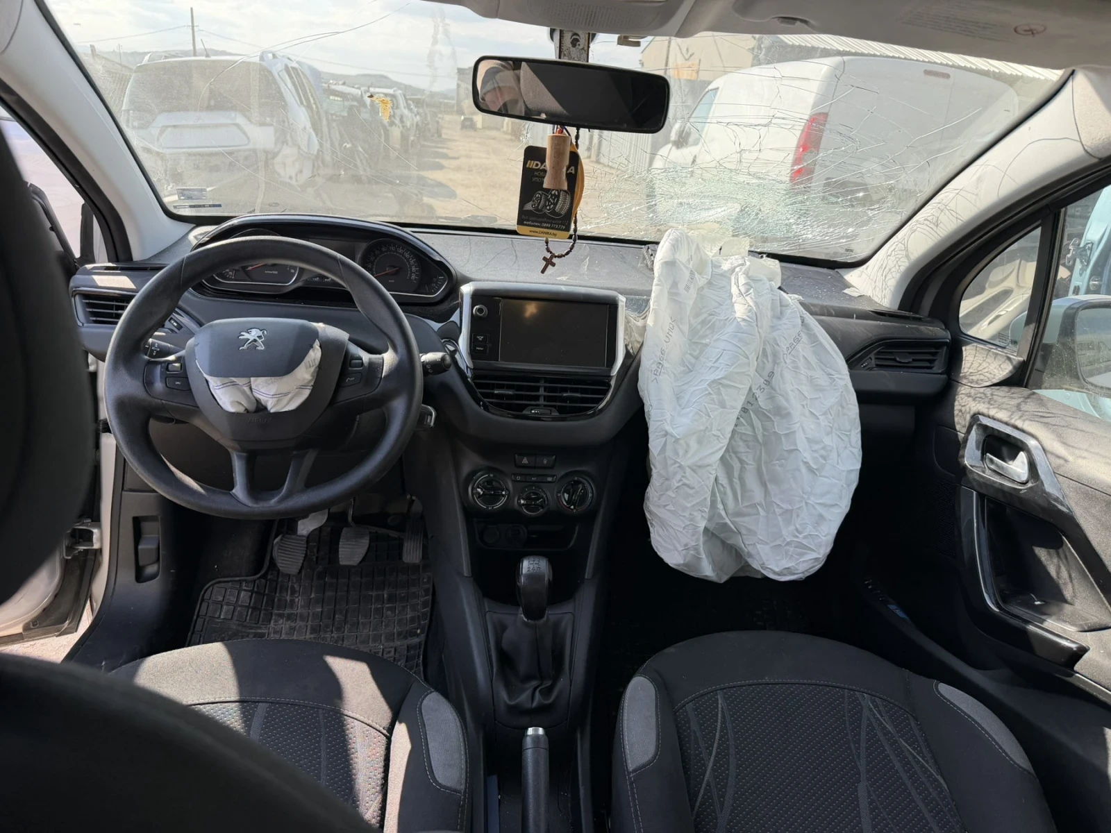 Peugeot 208 1.6HDI, снимка 9 - Автомобили и джипове - 54133022