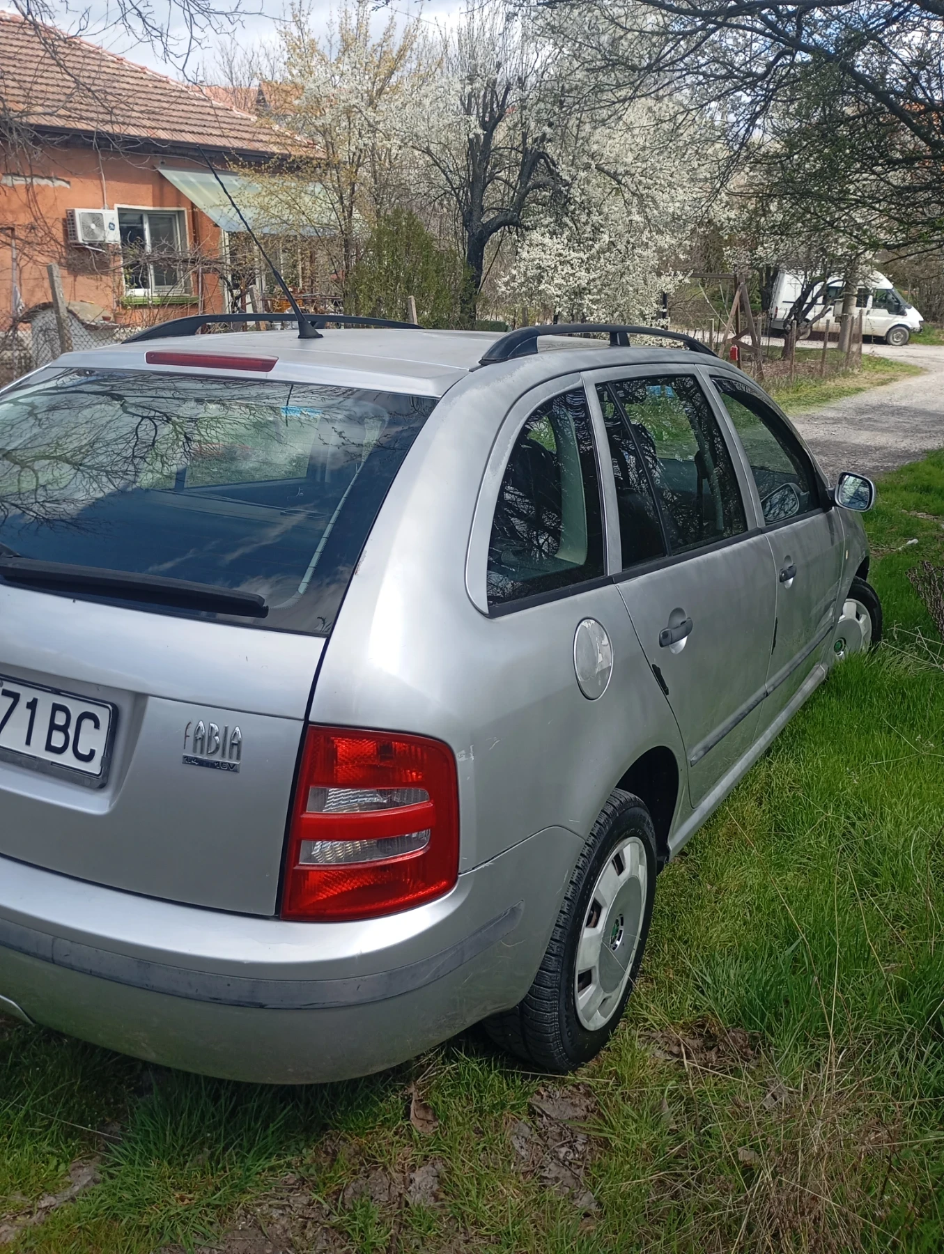 Skoda Fabia 1.4MPI, снимка 4 - Автомобили и джипове - 54157185