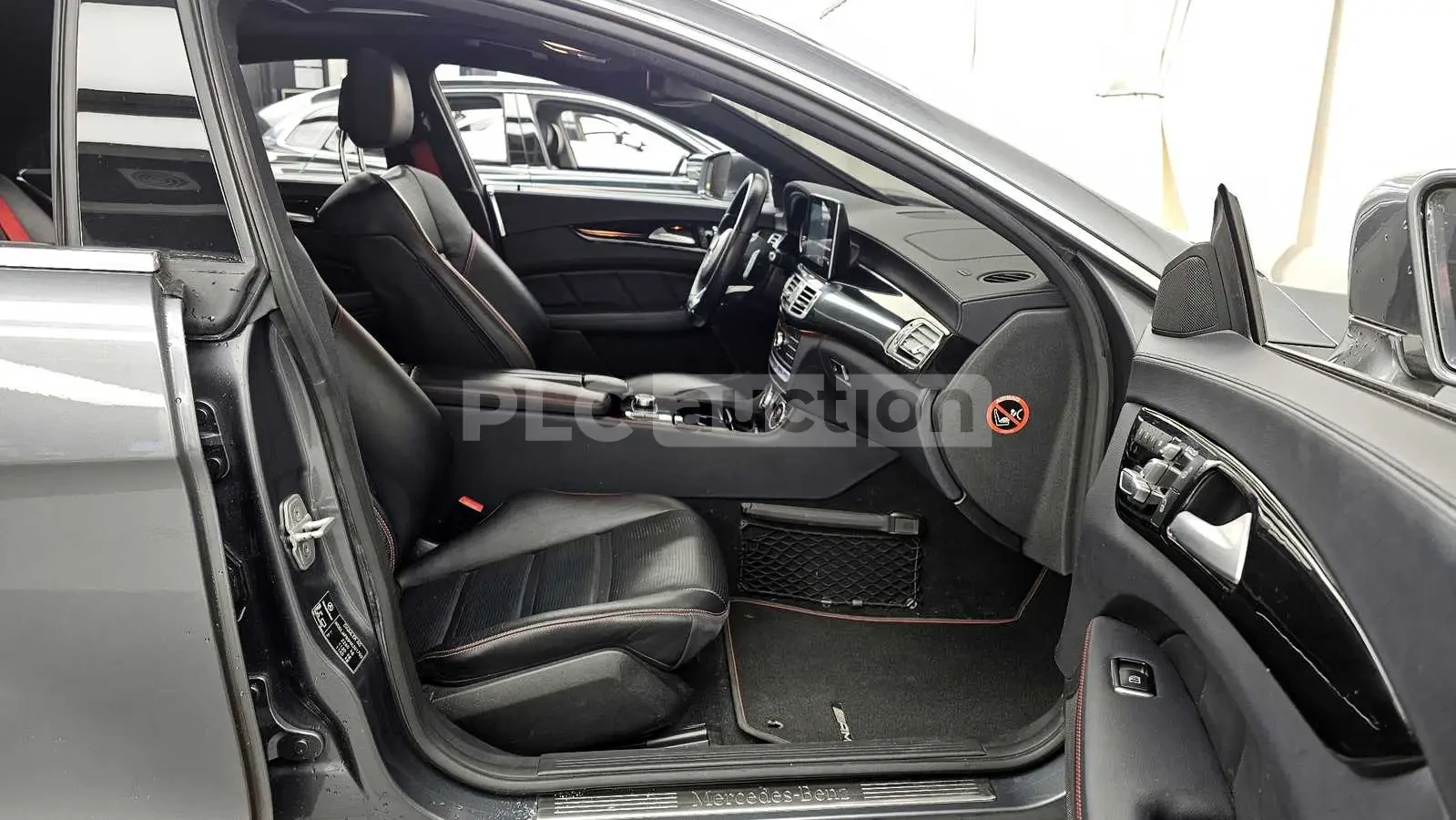 Mercedes-Benz CLS 400 360-градусова камера* Кожен салон, снимка 11 - Автомобили и джипове - 54182220