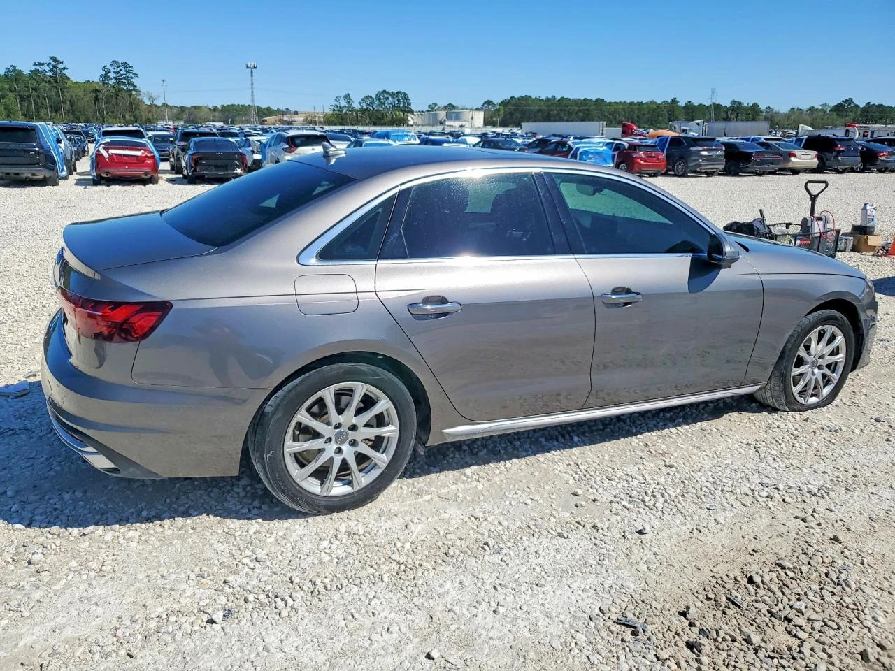 Audi A4 2.0l Premium, снимка 3 - Автомобили и джипове - 54537844