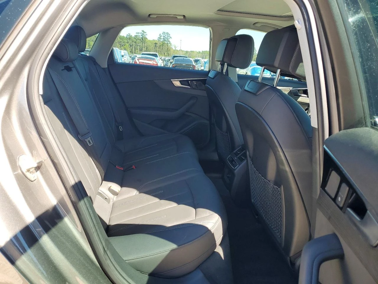 Audi A4 2.0l Premium, снимка 10 - Автомобили и джипове - 54537844