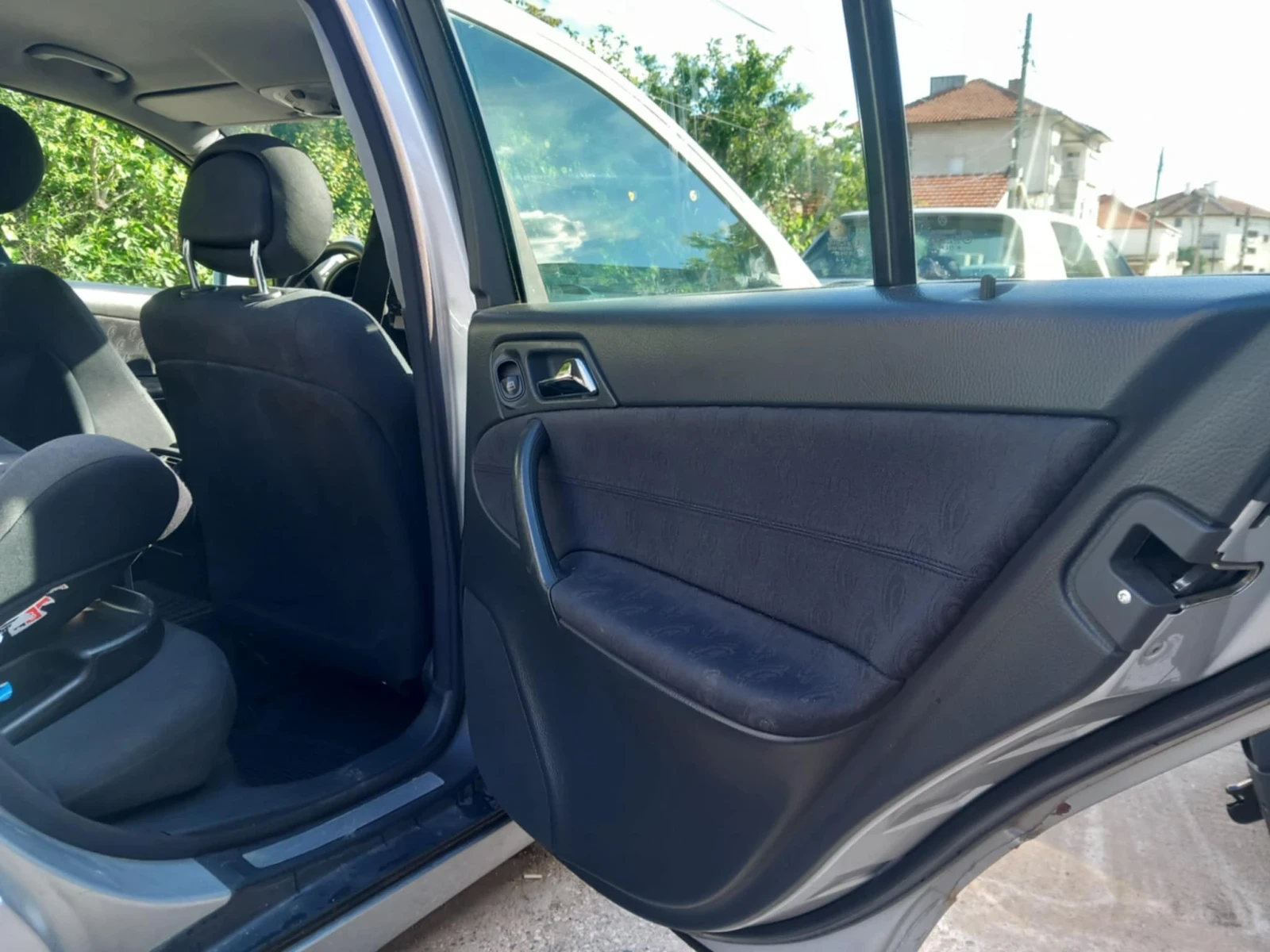 Mercedes-Benz C 200, снимка 4 - Автомобили и джипове - 54610211