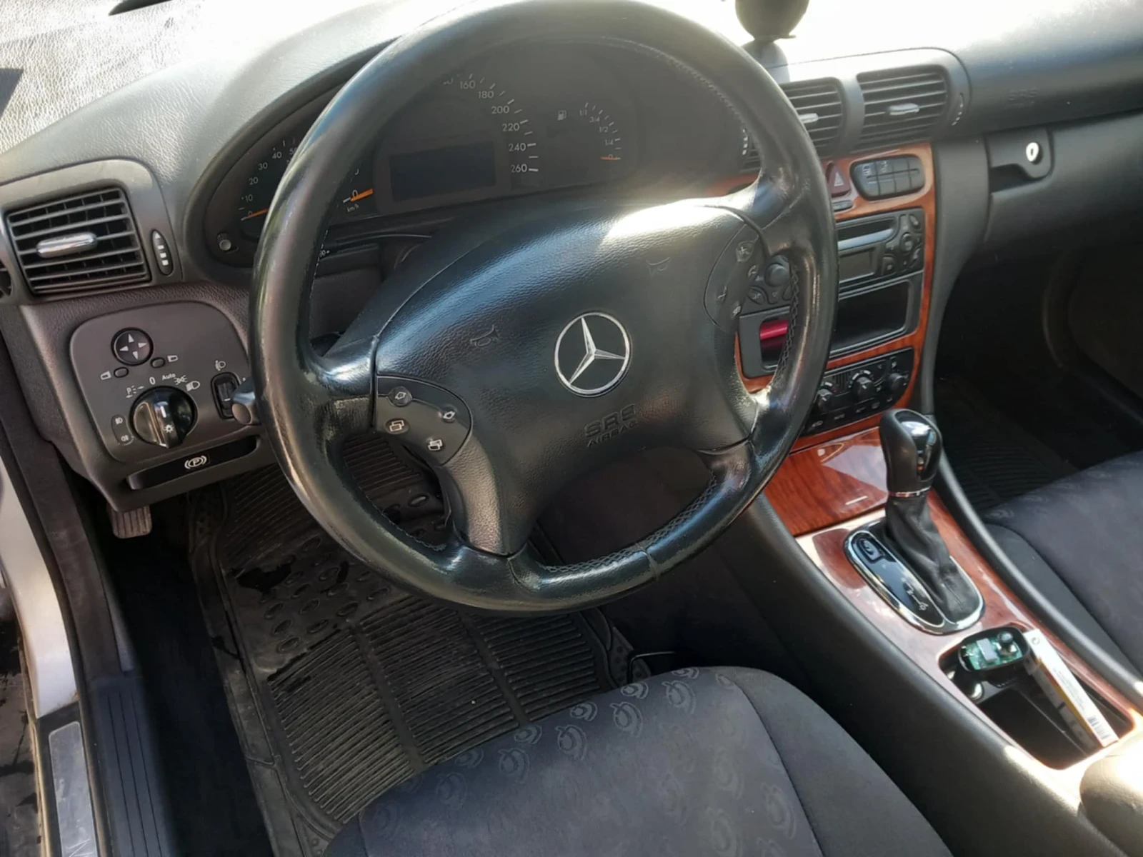 Mercedes-Benz C 200, снимка 11 - Автомобили и джипове - 54610211