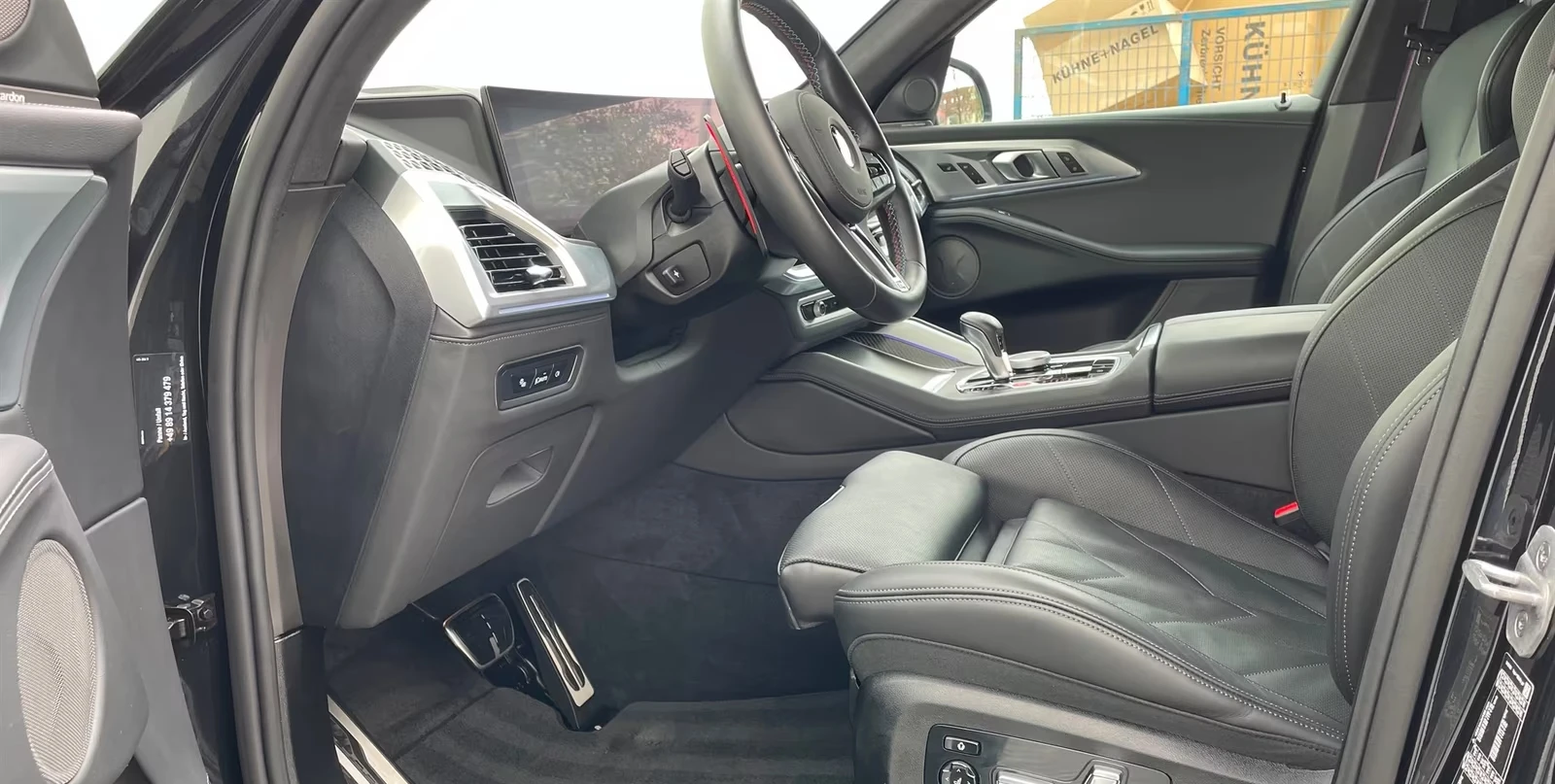 BMW XM 4.4 V8 / ICONIC GLOW / HUD / 360 / H&K/ SOFT CLOSE, снимка 7 - Автомобили и джипове - 55406191