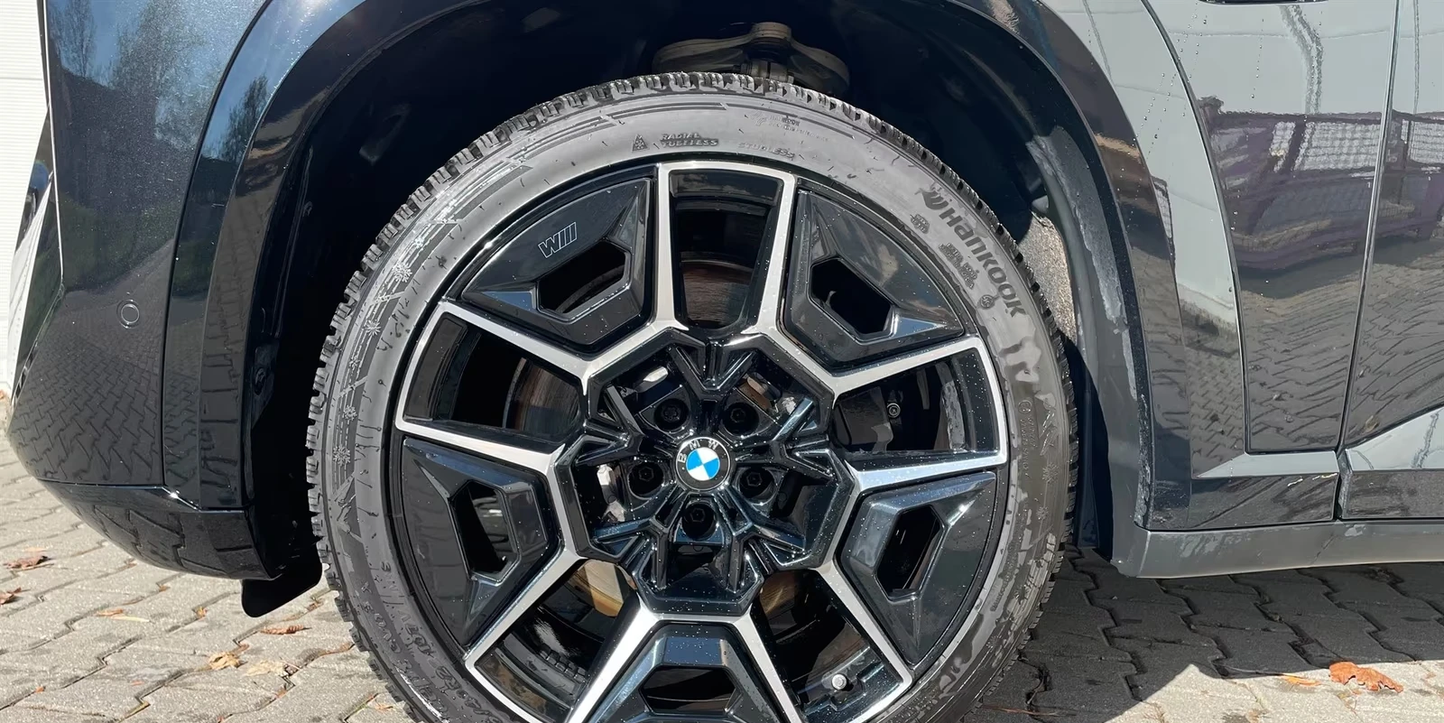 BMW XM 4.4 V8 / ICONIC GLOW / HUD / 360 / H&K/ SOFT CLOSE, снимка 4 - Автомобили и джипове - 55406191
