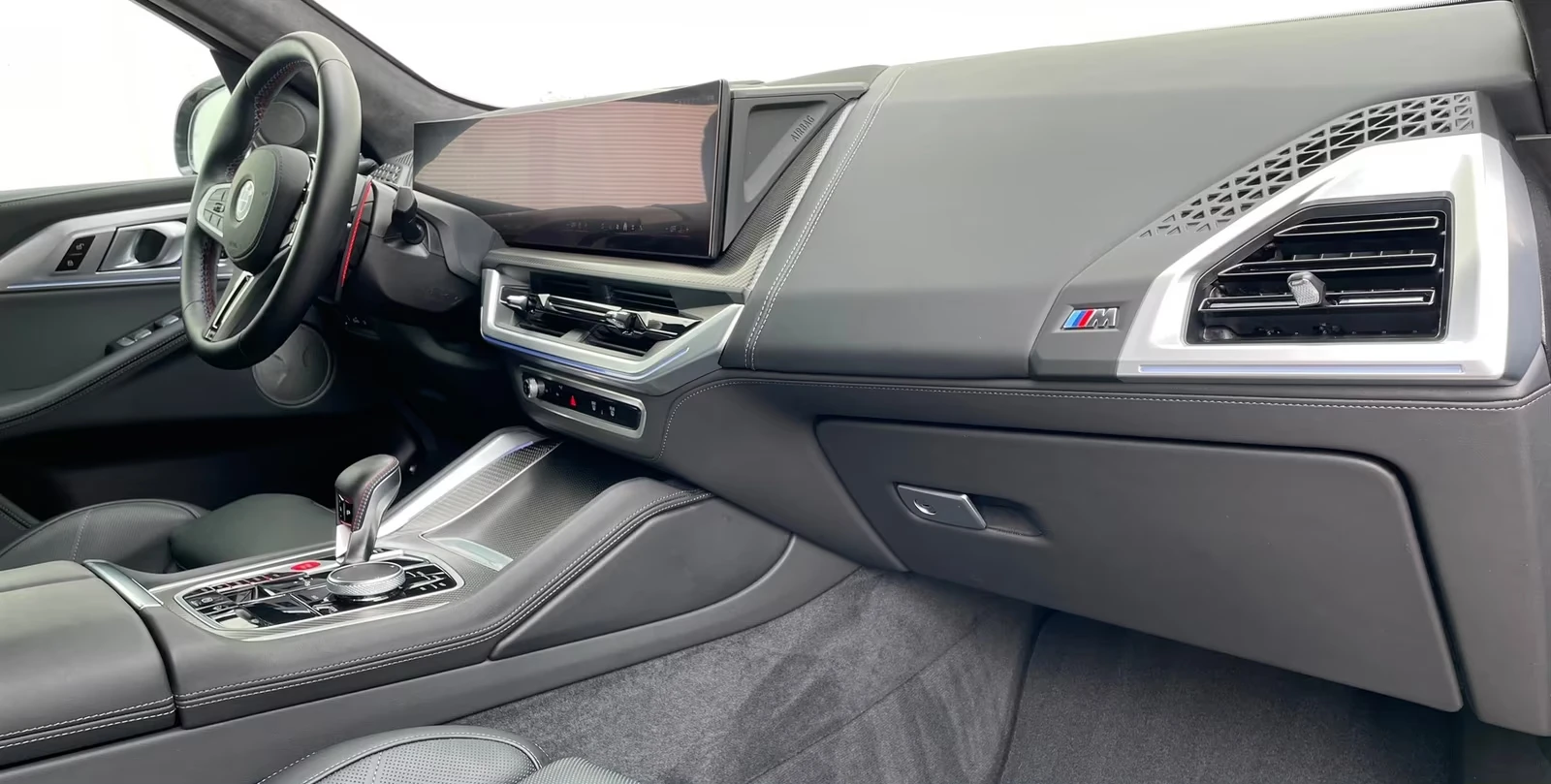 BMW XM 4.4 V8 / ICONIC GLOW / HUD / 360 / H&K/ SOFT CLOSE, снимка 11 - Автомобили и джипове - 55406191
