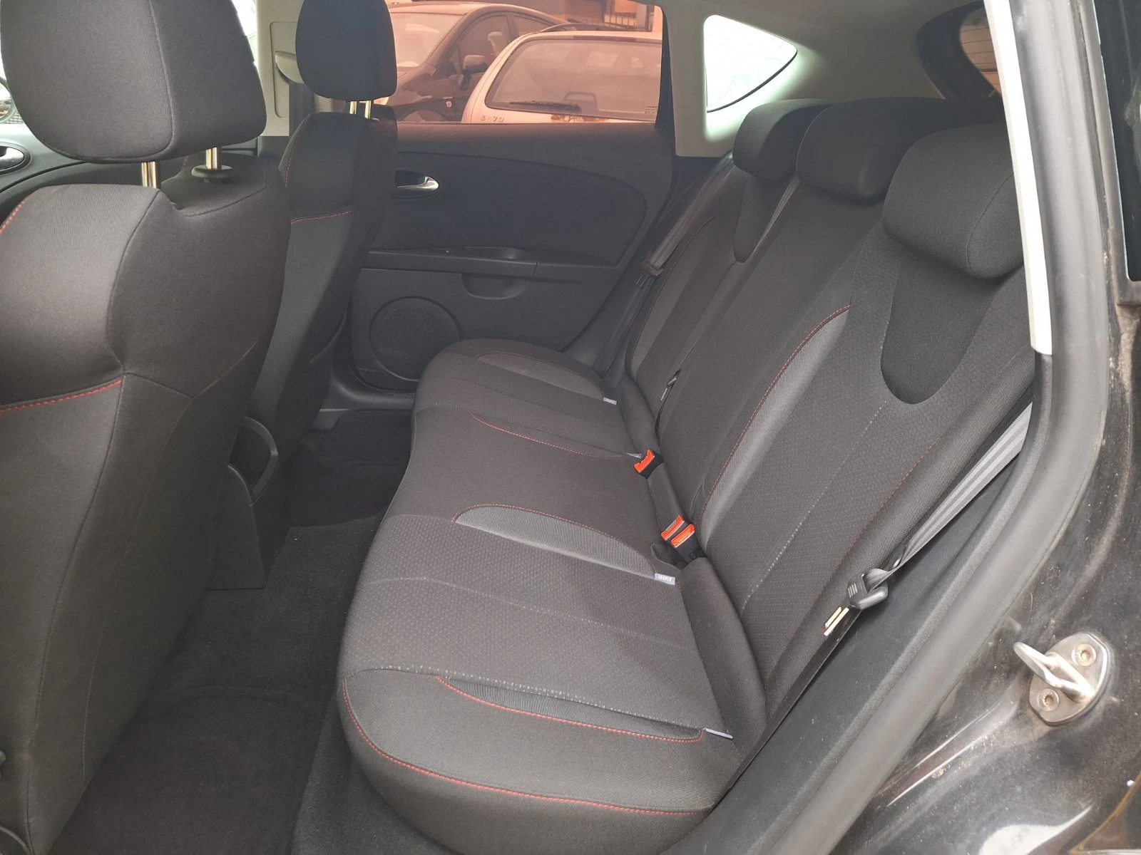 Seat Leon 2.0 FR, снимка 13 - Автомобили и джипове - 55550450