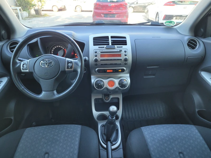 Toyota Urban Cruiser 1.4 i, снимка 9 - Автомобили и джипове - 47439724