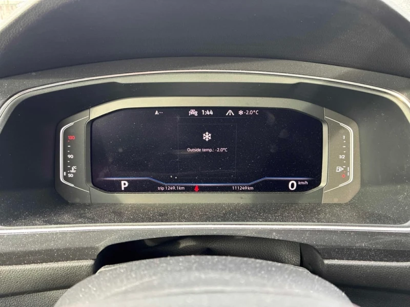 VW Tiguan Highline R Line  CARFAX, снимка 14 - Автомобили и джипове - 53075722