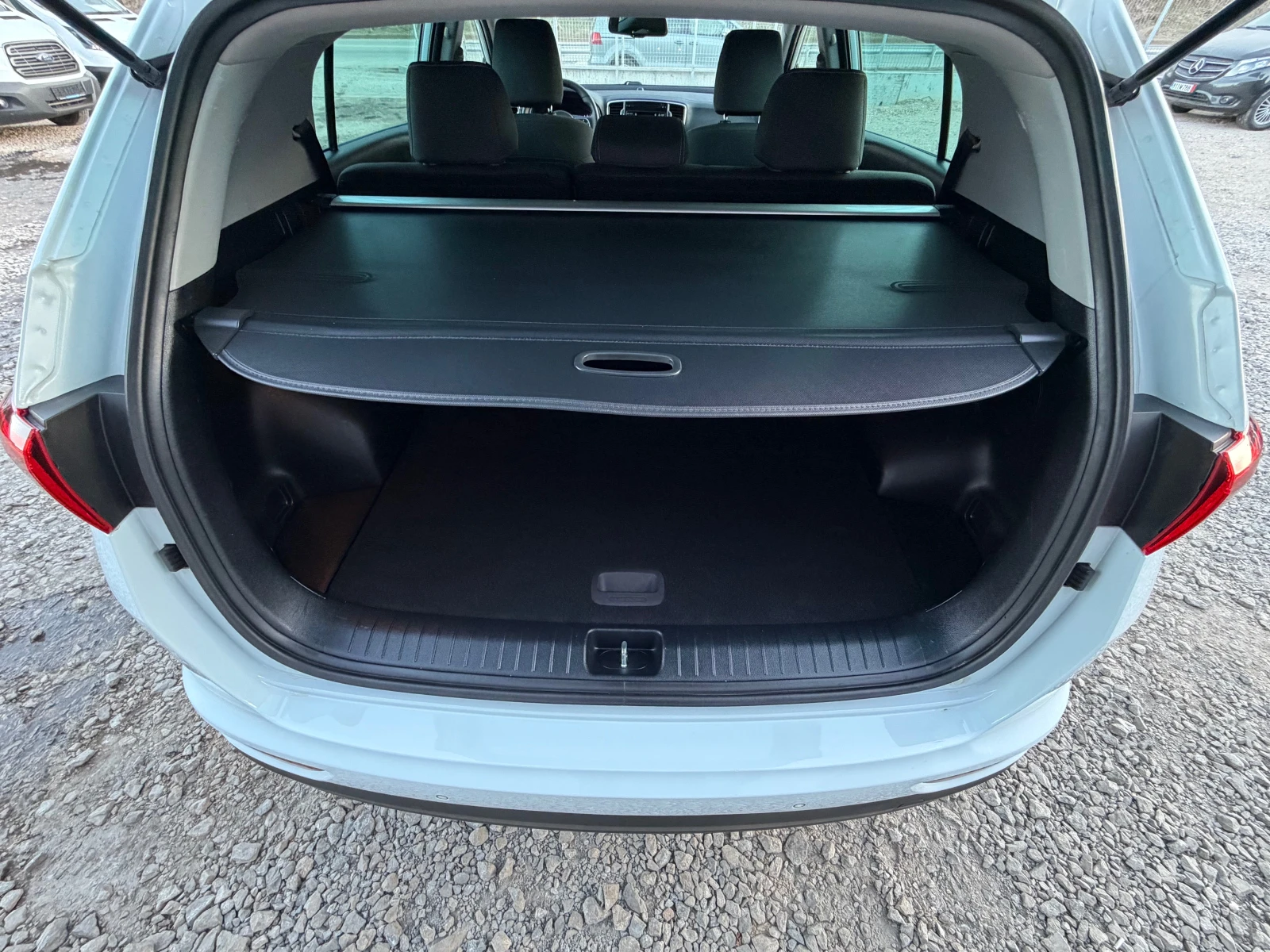 Kia Sportage 1.6BENZIN* TOP* EVRO6, снимка 7 - Автомобили и джипове - 53792477