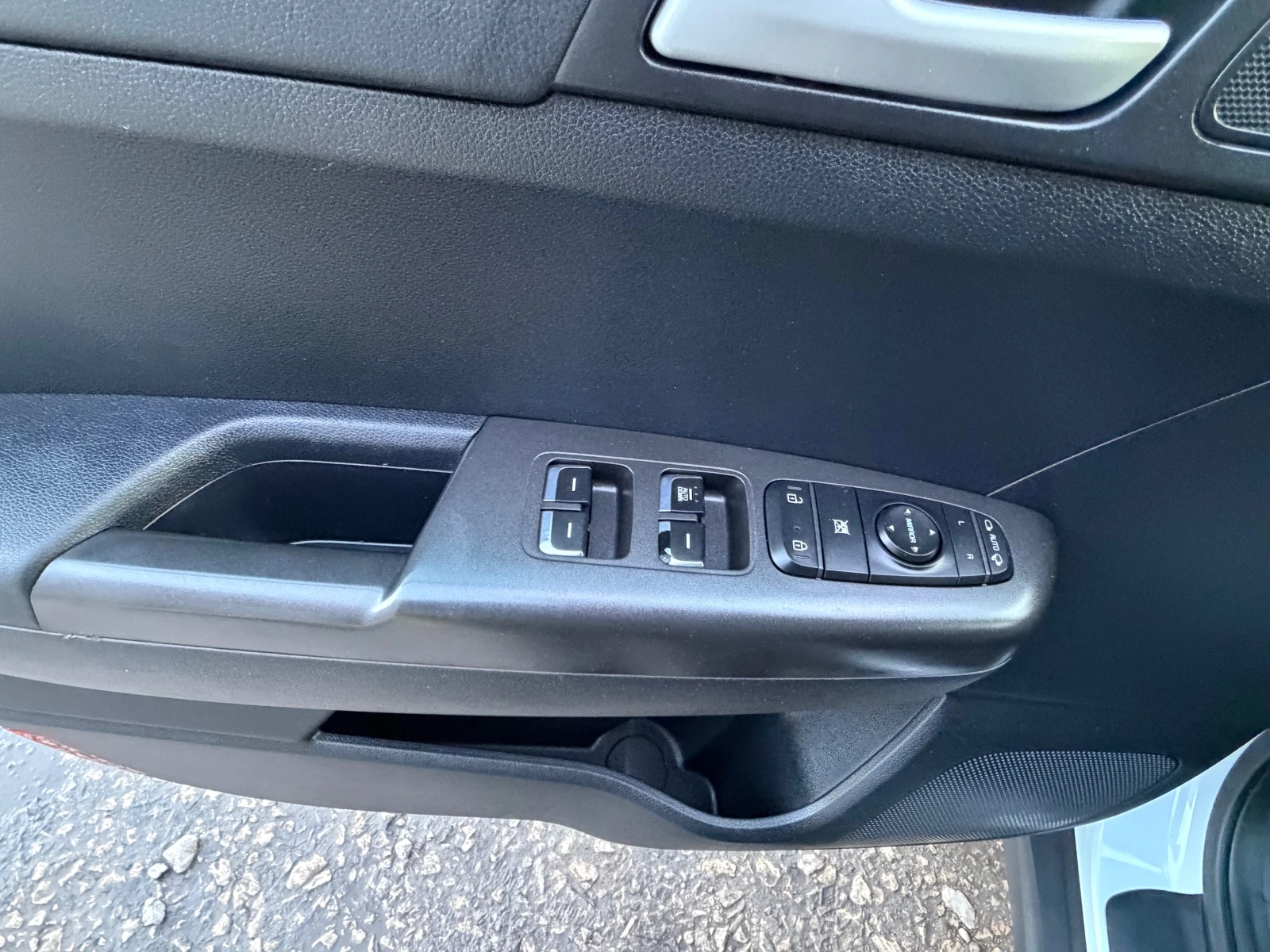 Kia Sportage 1.6BENZIN* TOP* EVRO6, снимка 13 - Автомобили и джипове - 53792477