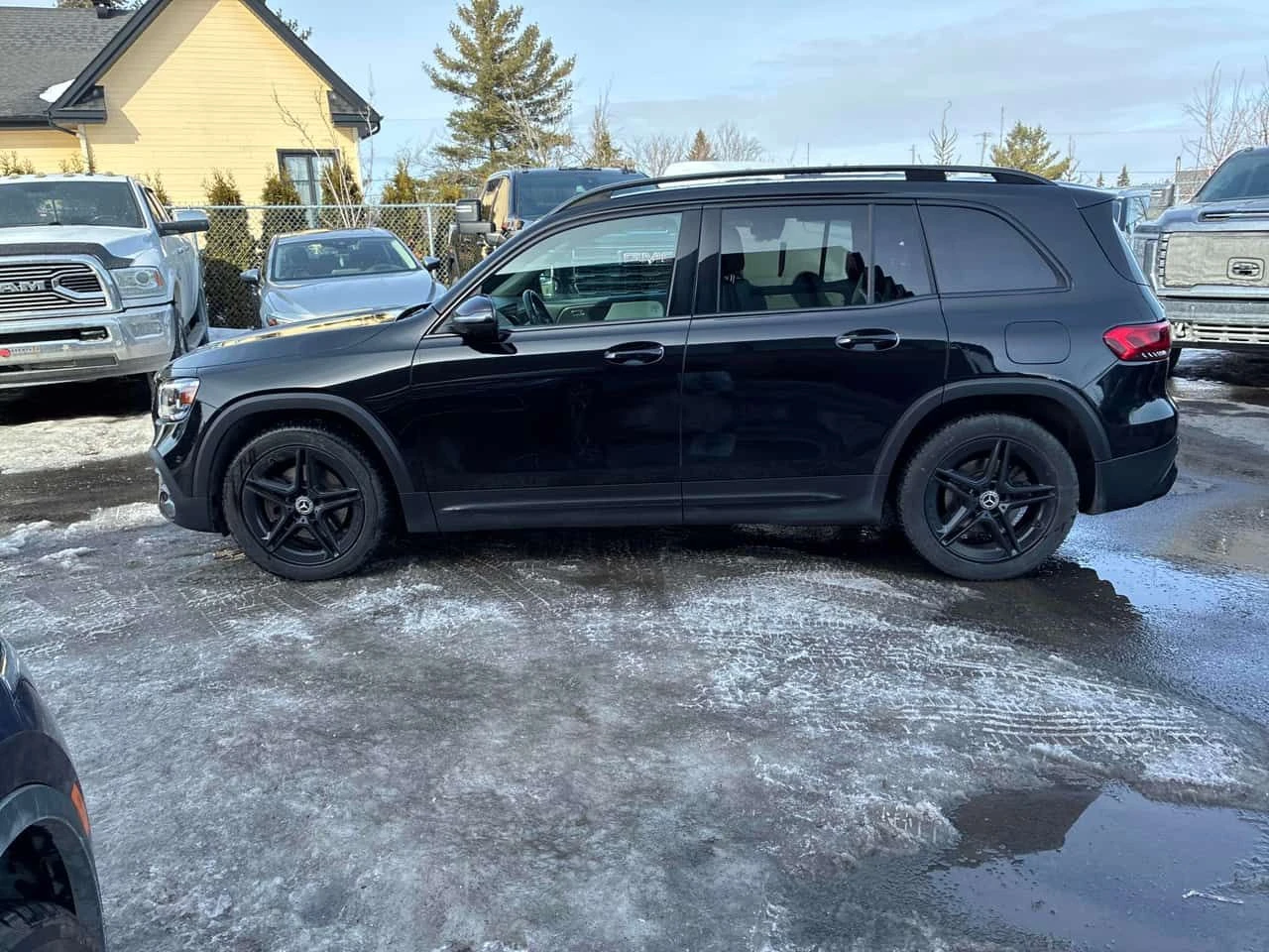 Mercedes-Benz GLB * 250 * CARFAX * ЦЕНА ДО БГ, снимка 2 - Автомобили и джипове - 53951995