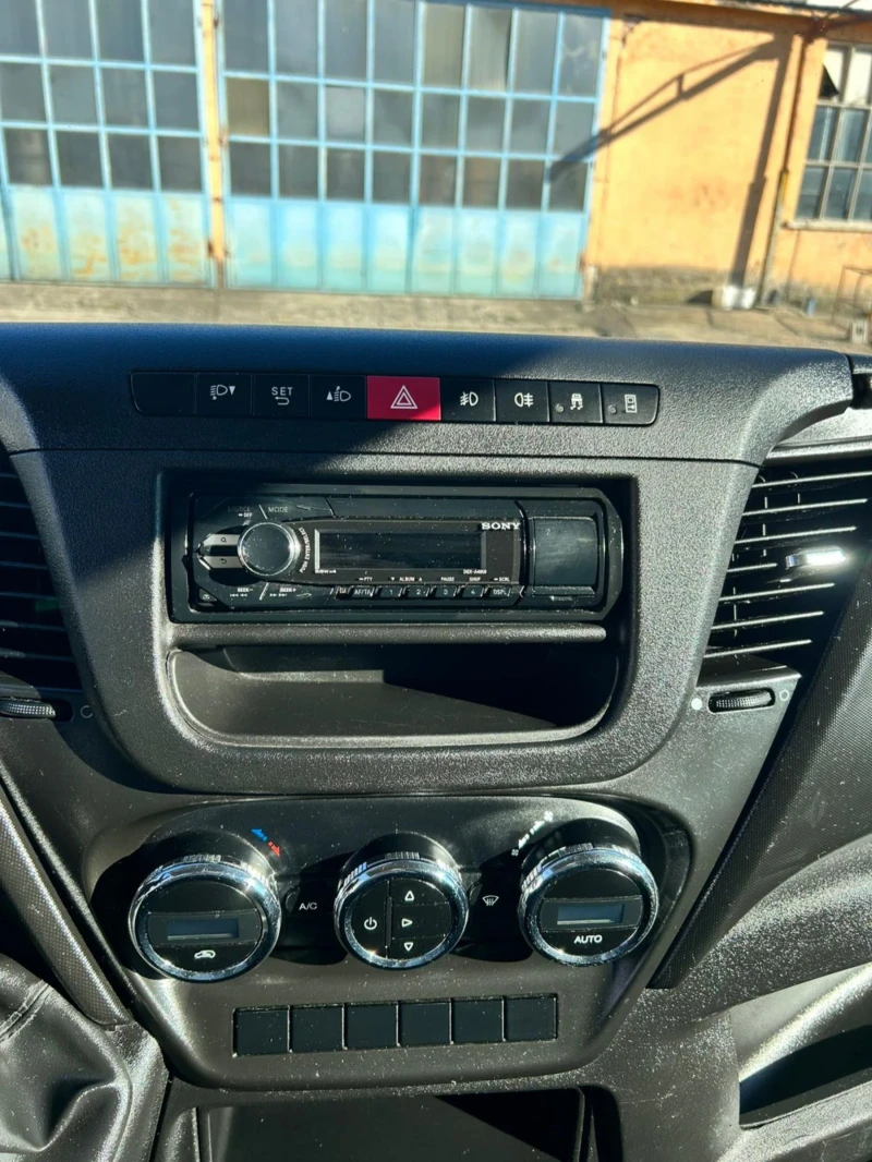 Iveco Daily 35S140, снимка 8 - Бусове и автобуси - 52940040