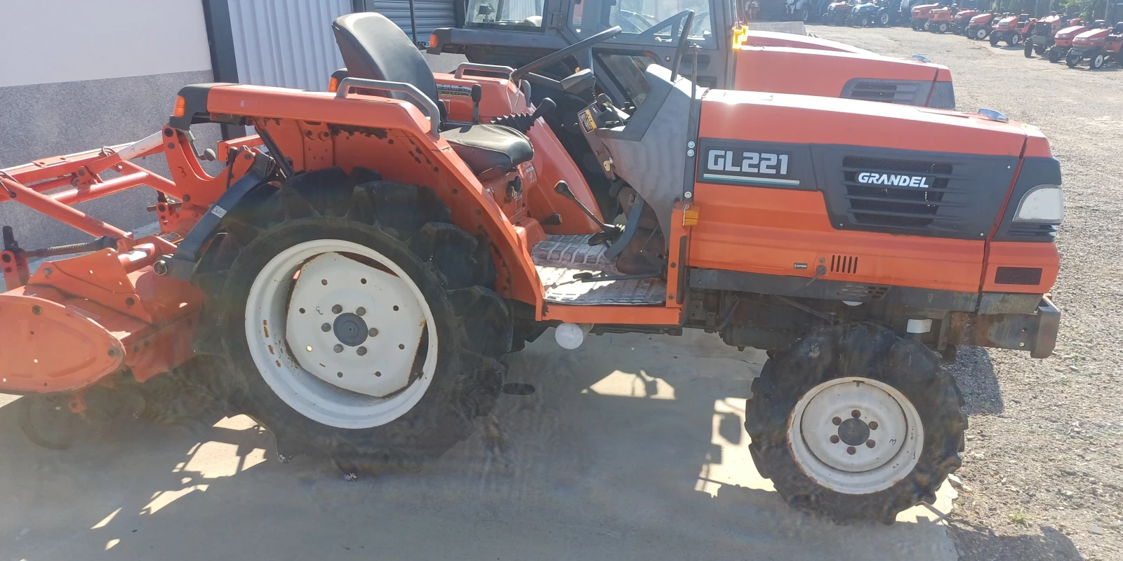 Трактор Kubota GL221