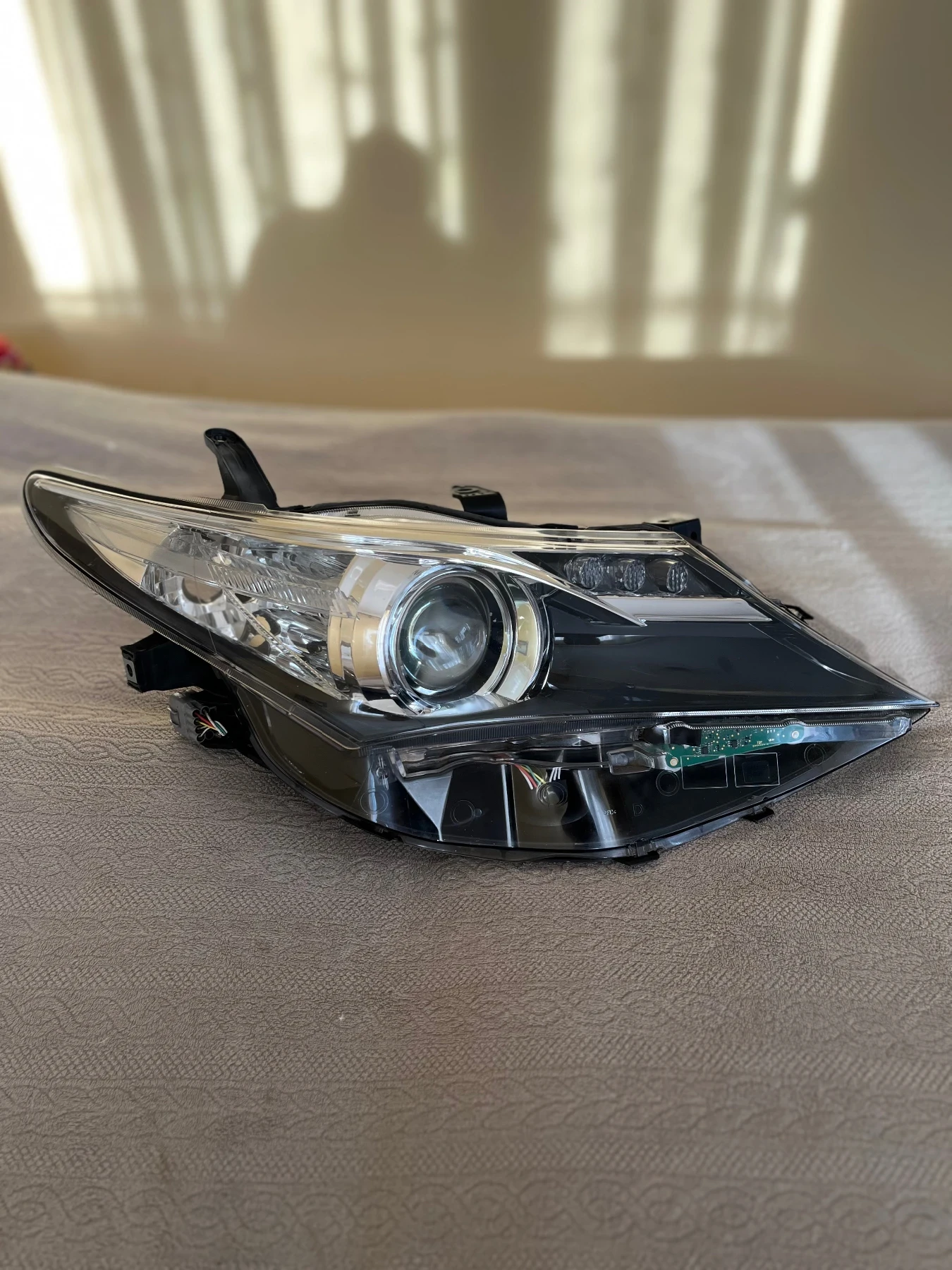 Фар за Тойота Аурис