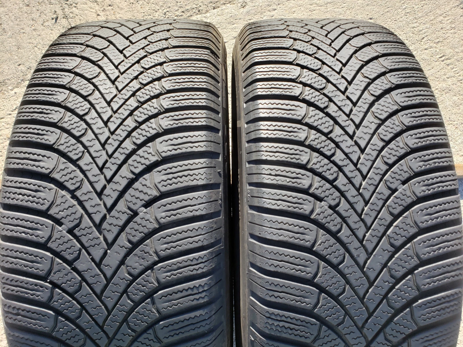 Гуми Зимни 215/55R17, снимка 2 - Гуми и джанти - 56324157