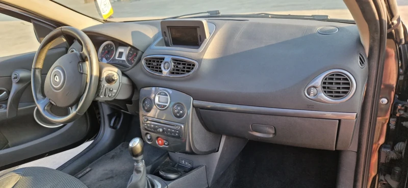 Renault Clio, снимка 3 - Автомобили и джипове - 49185237