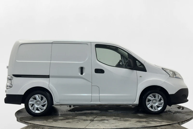 Nissan e-NV200 40 kWh* Cam* Теглич* Подгрев на волана* Термопомпа, снимка 4 - Автомобили и джипове - 51452508
