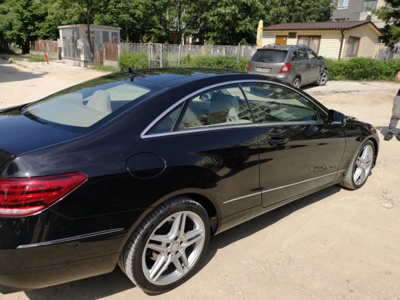 Mercedes-Benz E 250 Купе , снимка 9 - Автомобили и джипове - 52260120