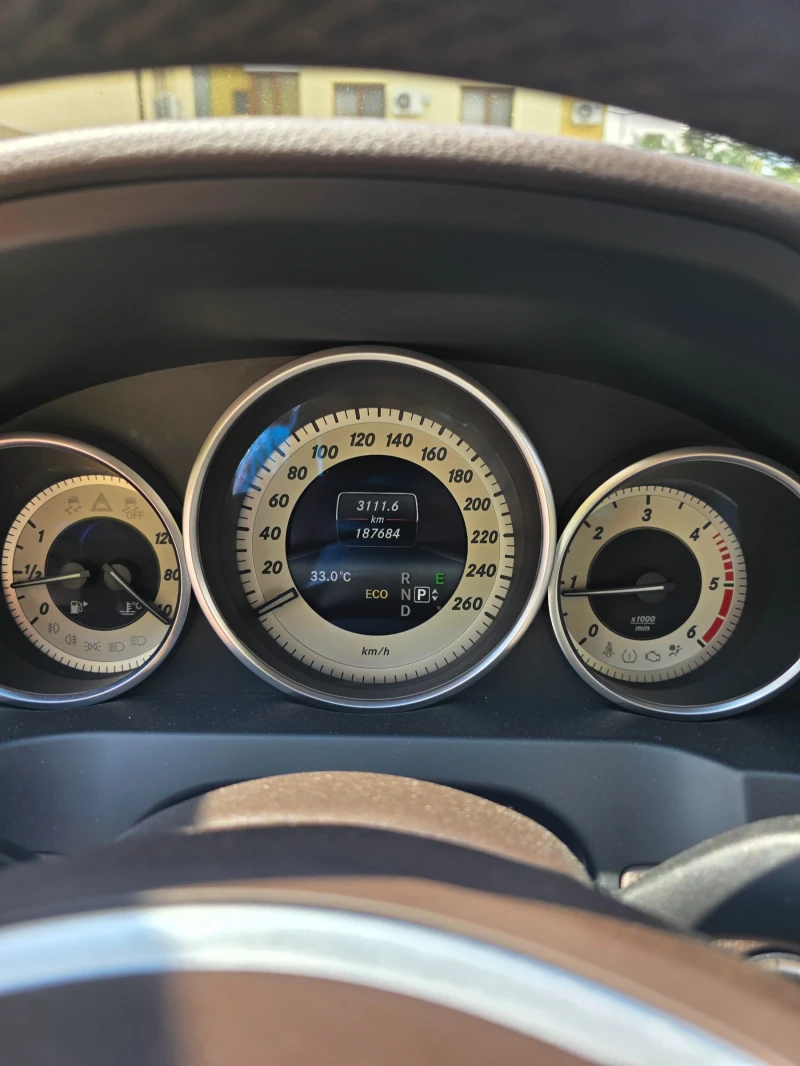 Mercedes-Benz E 250 Купе , снимка 6 - Автомобили и джипове - 52260120