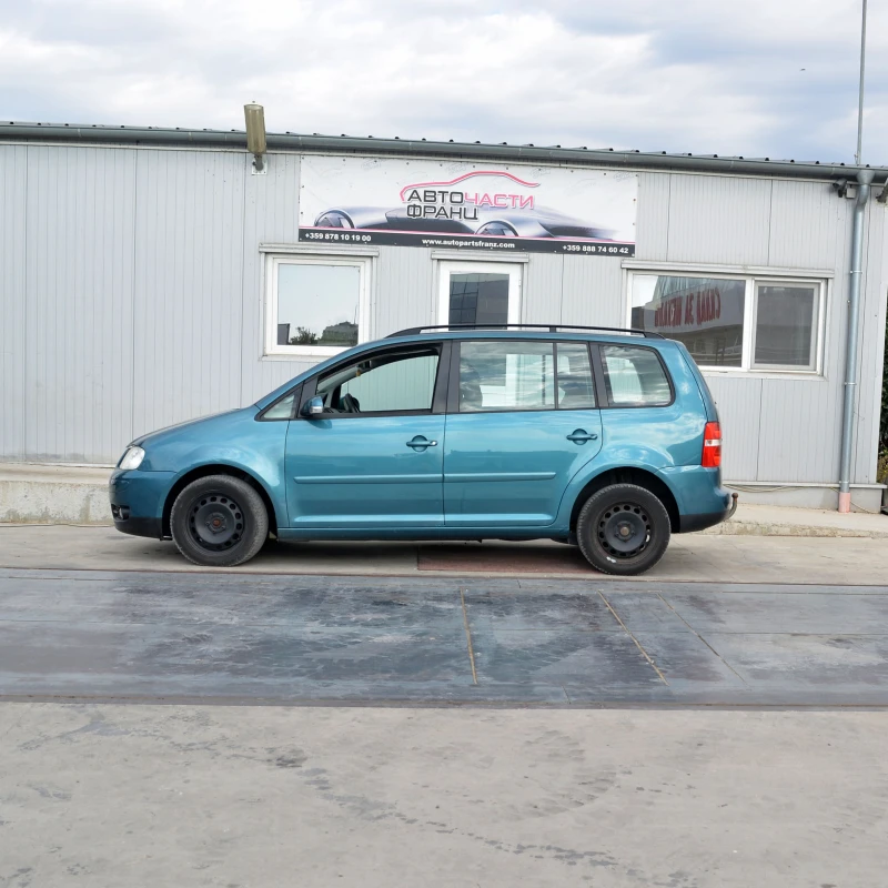 VW Touran 2.0 TDI, снимка 3 - Автомобили и джипове - 51217295