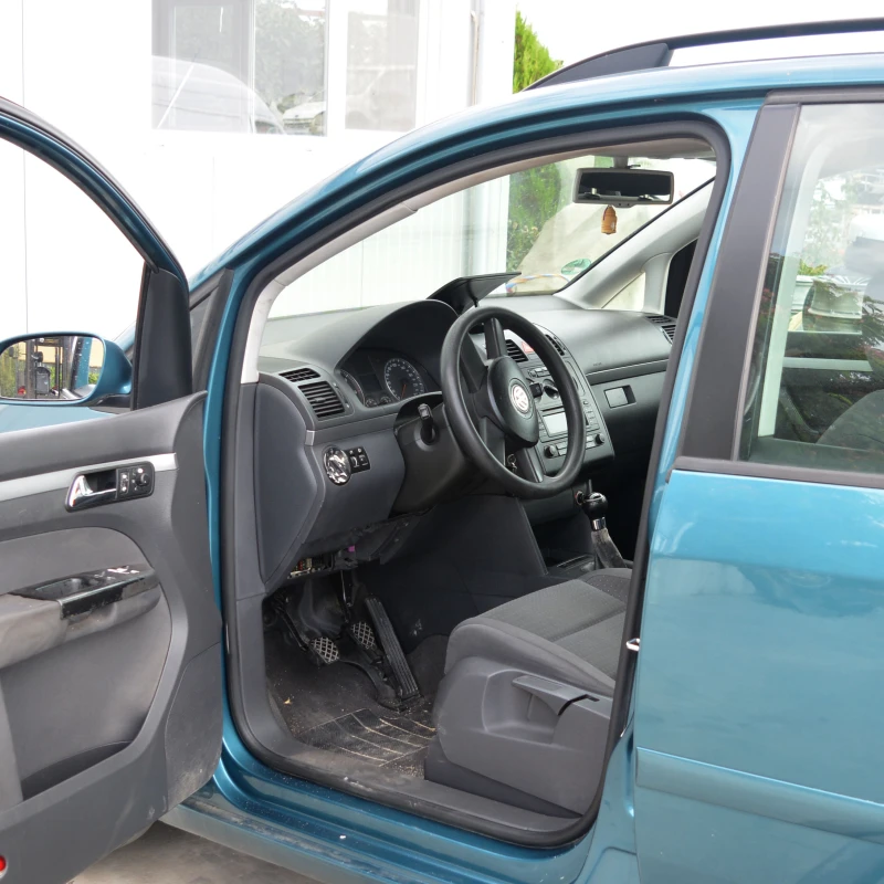 VW Touran 2.0 TDI, снимка 6 - Автомобили и джипове - 51217295