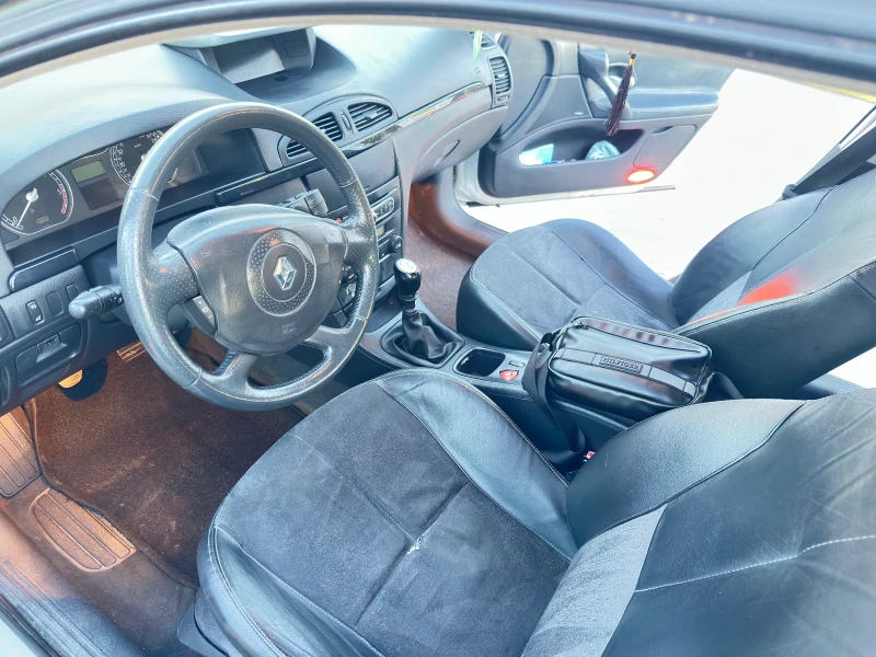 Renault Laguna 1.9 dCi, снимка 8 - Автомобили и джипове - 52284031