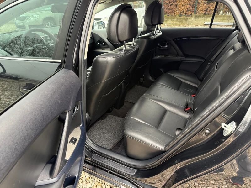 Toyota Avensis 2.0 D4D, снимка 7 - Автомобили и джипове - 53504026
