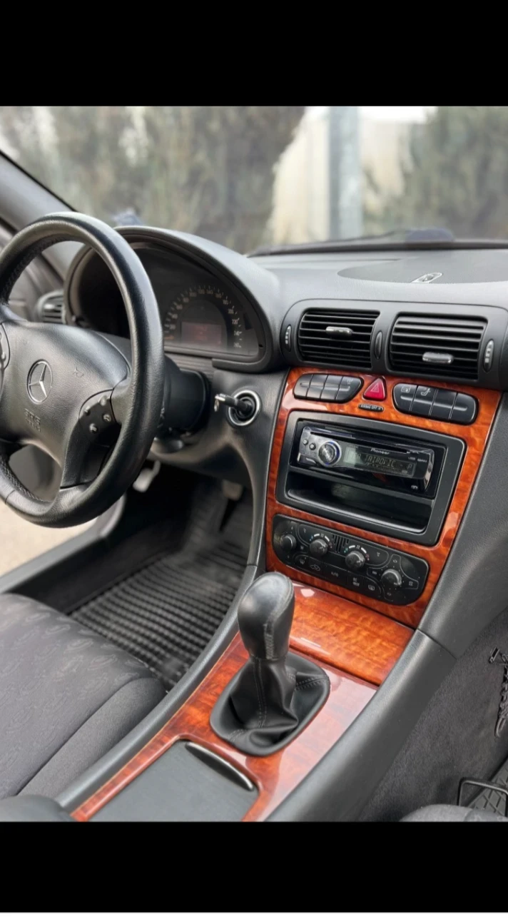 Mercedes-Benz C 220, снимка 8 - Автомобили и джипове - 53939308