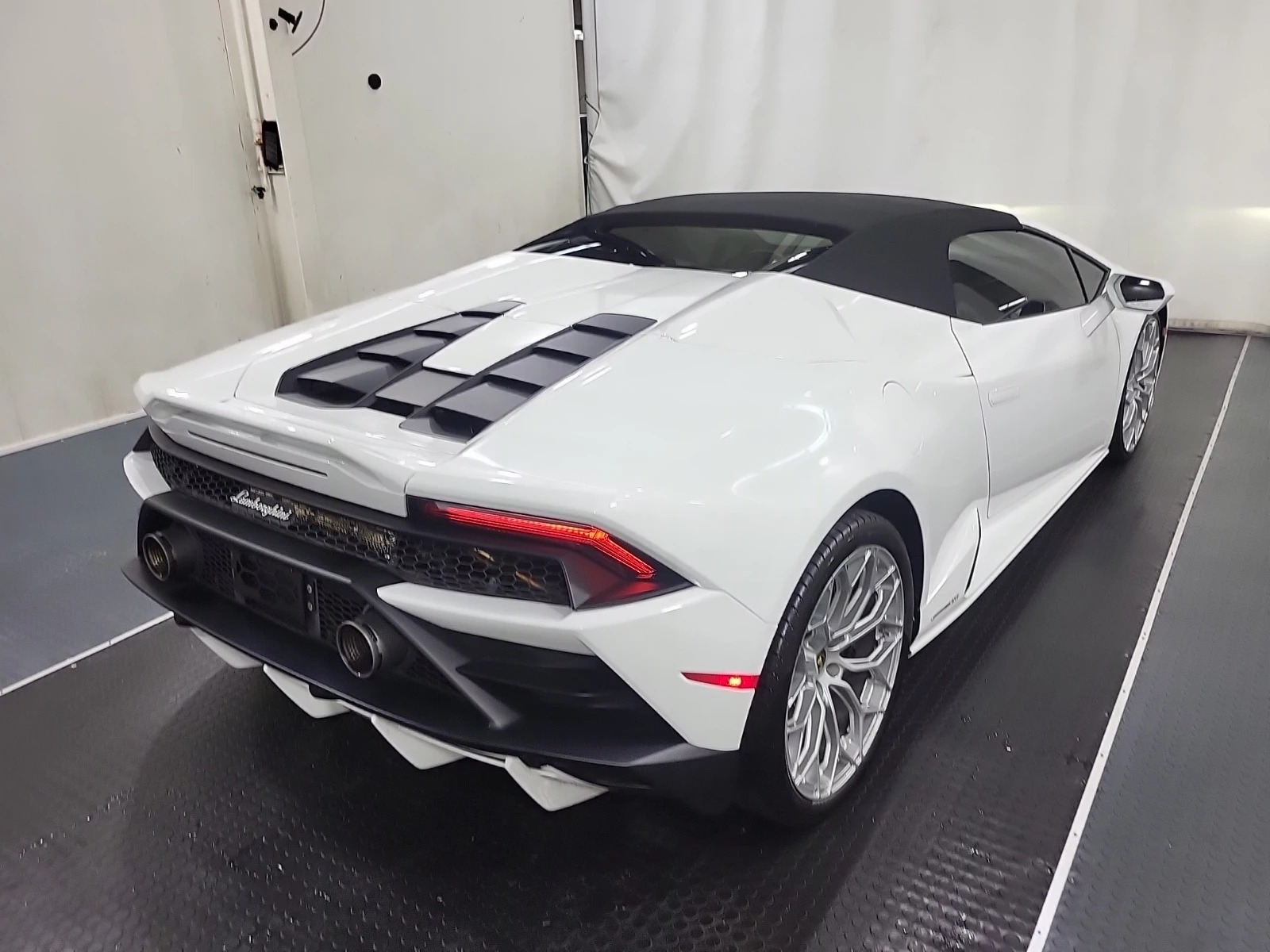 Lamborghini Huracan *  EVO SPYDER* CARFAX * БЕЗ ПЪРВОНАЧАЛНА ВНОСКА - изображение 5
