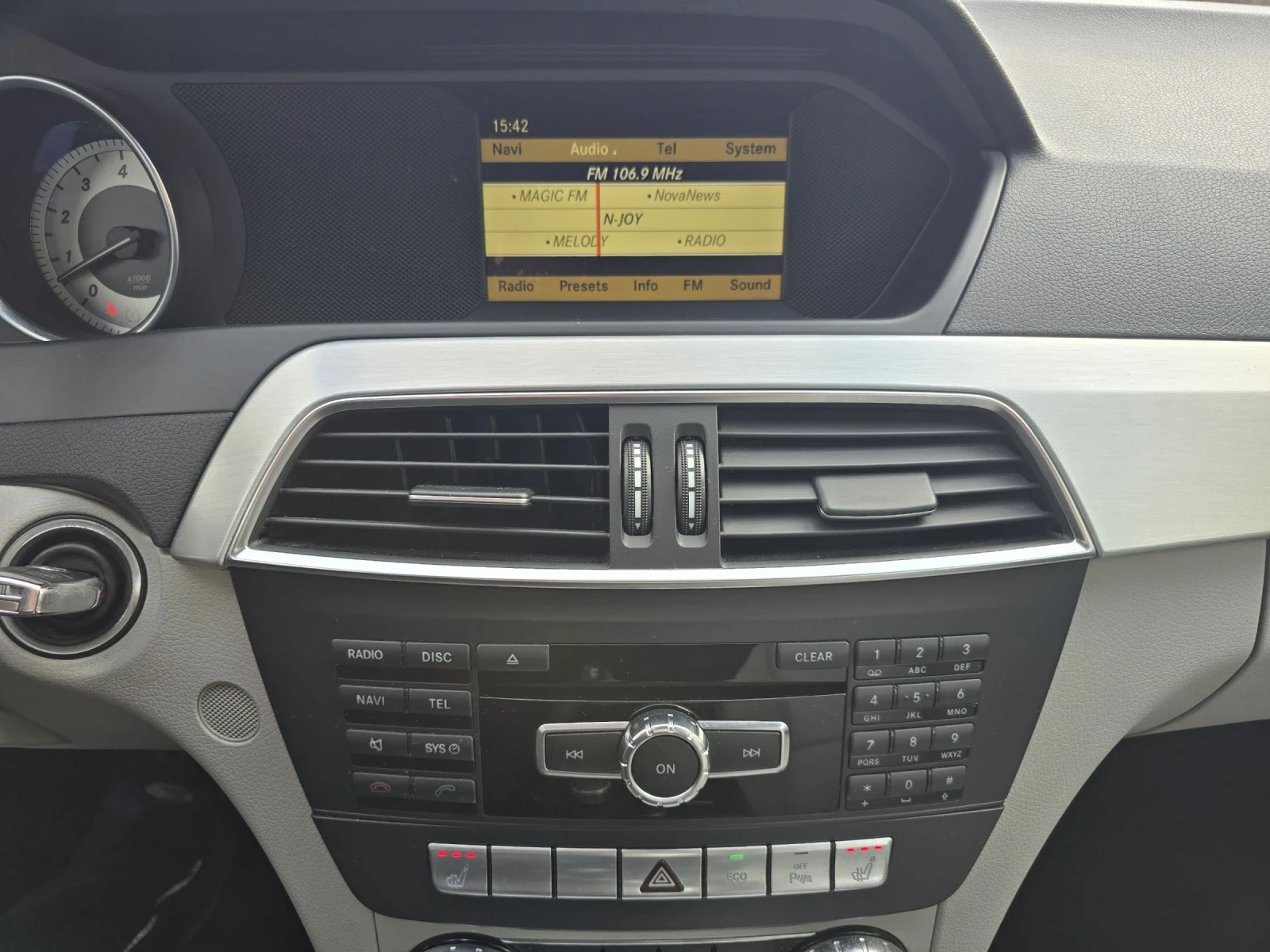 Mercedes-Benz C 350 AVANGARDE/4MATIC/ЕВРПЕЙСКА КОЛА/СМЕНЕНИ ВЕРИГИ, снимка 16 - Автомобили и джипове - 53724433