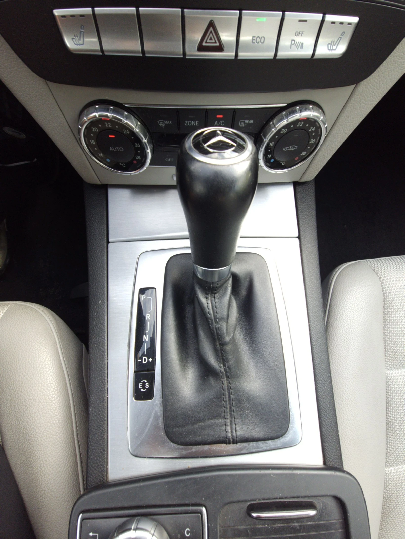 Mercedes-Benz C 350 AVANGARDE/4MATIC/ЕВРПЕЙСКА КОЛА/СМЕНЕНИ ВЕРИГИ, снимка 14 - Автомобили и джипове - 53724433