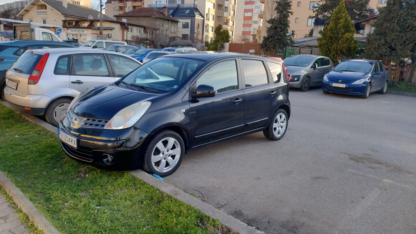 Nissan Note, снимка 2 - Автомобили и джипове - 53775847