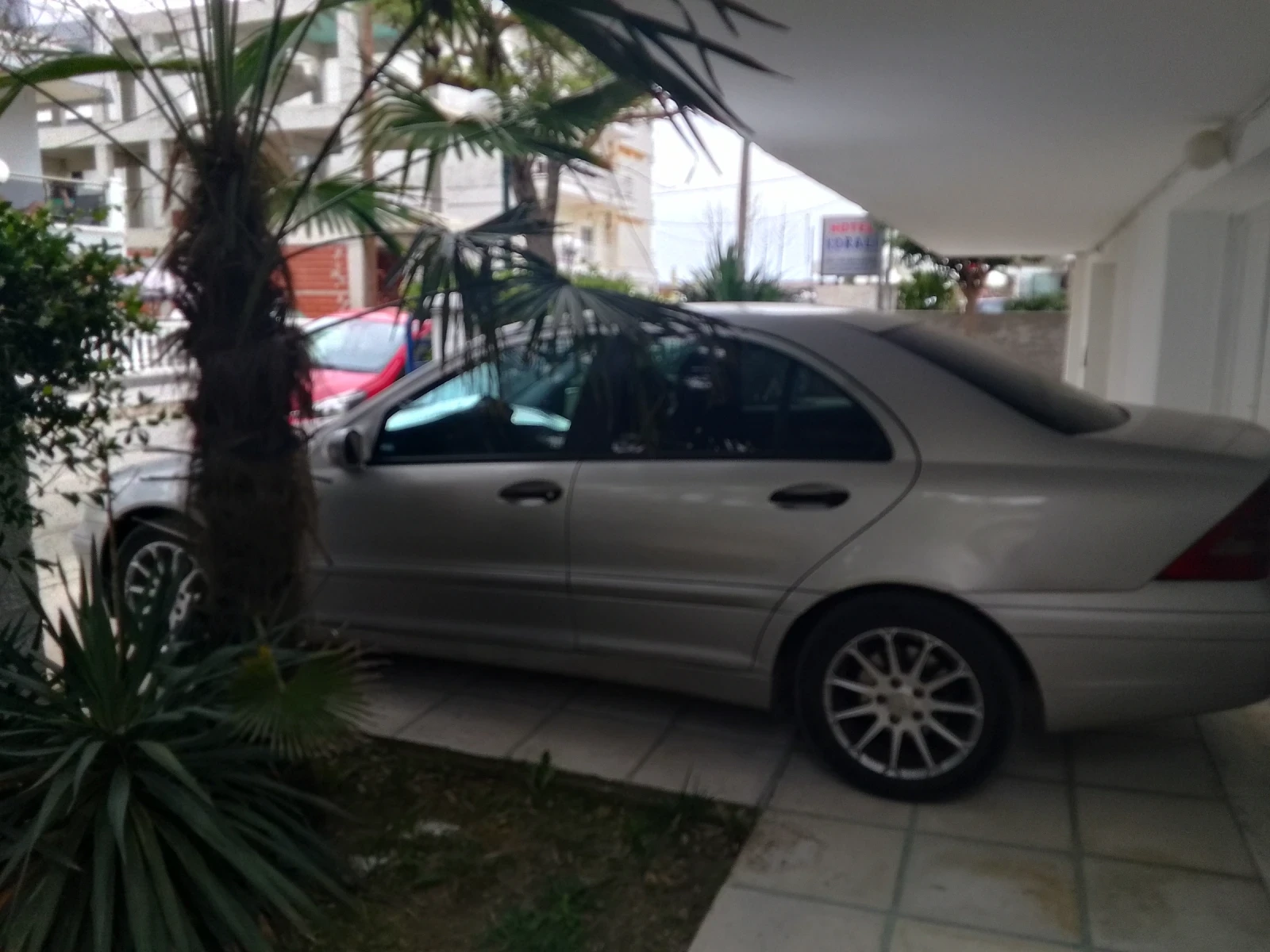 Mercedes-Benz C 220, снимка 2 - Автомобили и джипове - 53939308