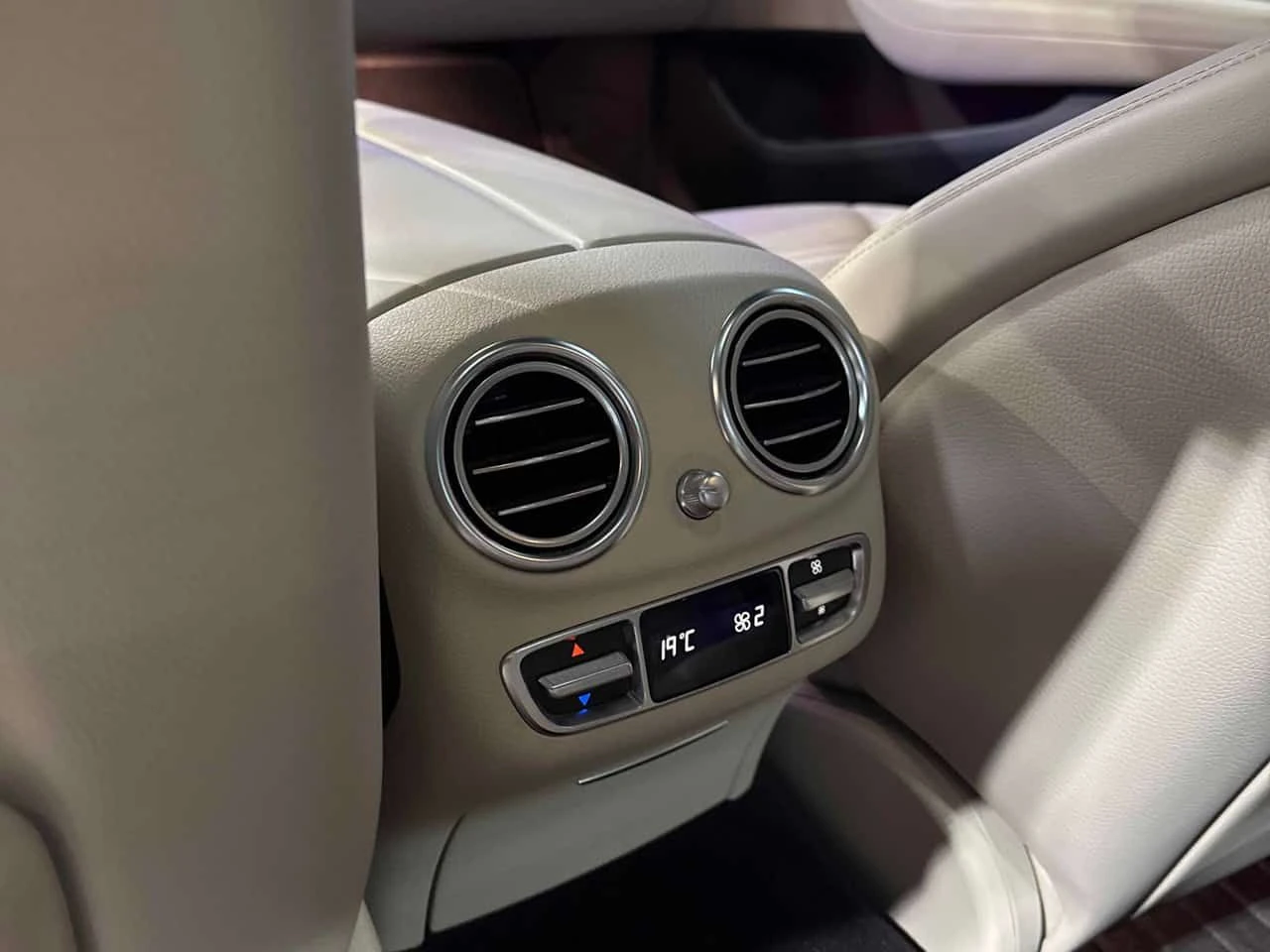 Mercedes-Benz E 63 AMG * E 63 S * CARBON* BURMASTER* ДИСТРОНИК* 360 КАМ* , снимка 16 - Автомобили и джипове - 54328283