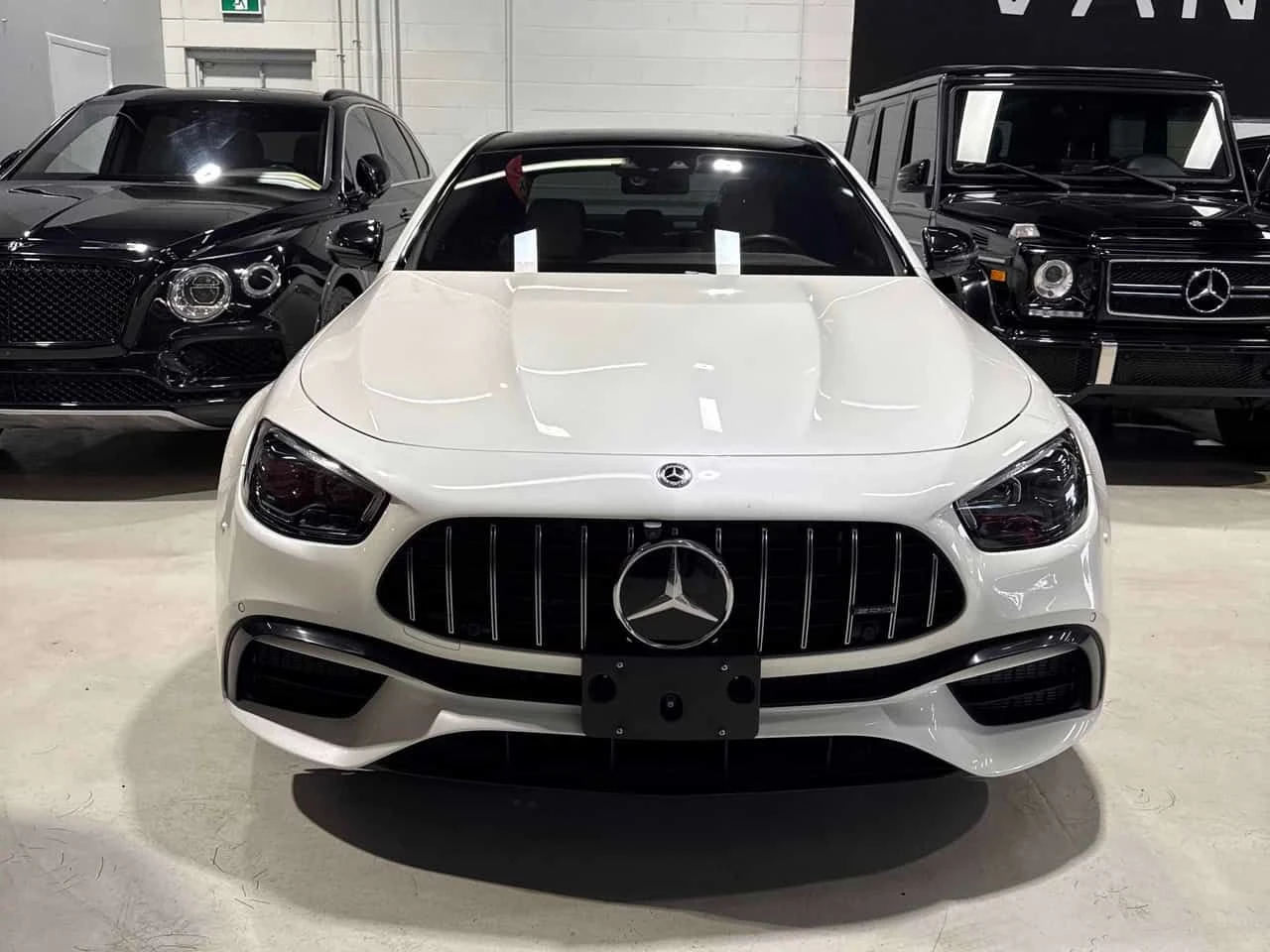 Mercedes-Benz E 63 AMG * E 63 S * CARBON* BURMASTER* ДИСТРОНИК* 360 КАМ* , снимка 2 - Автомобили и джипове - 54328283