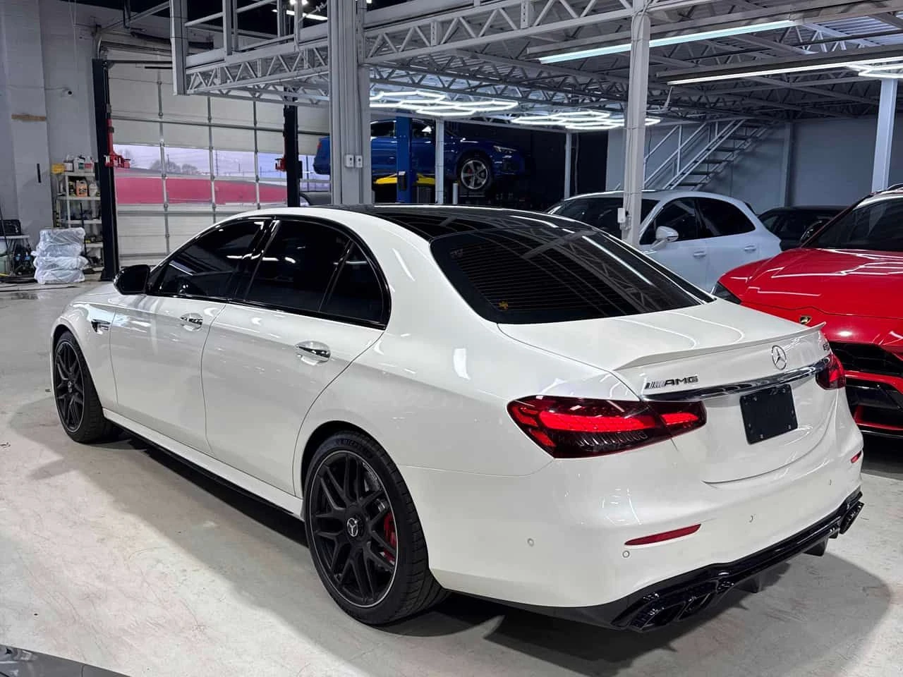 Mercedes-Benz E 63 AMG * E 63 S * CARBON* BURMASTER* ДИСТРОНИК* 360 КАМ* , снимка 5 - Автомобили и джипове - 54328283