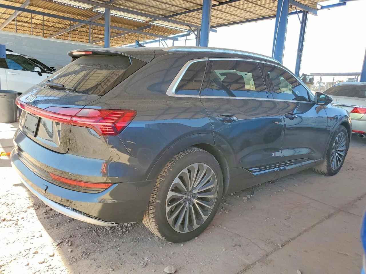 Audi E-Tron Prestige, снимка 4 - Автомобили и джипове - 54401901