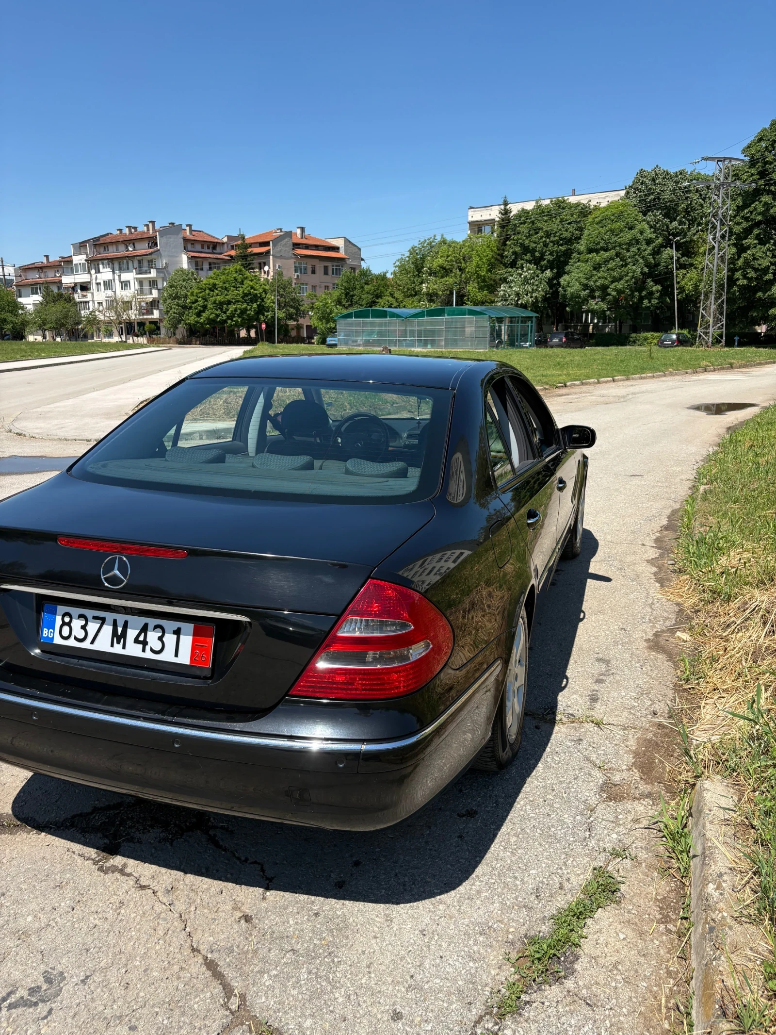 Mercedes-Benz E 220, снимка 4 - Автомобили и джипове - 54557950
