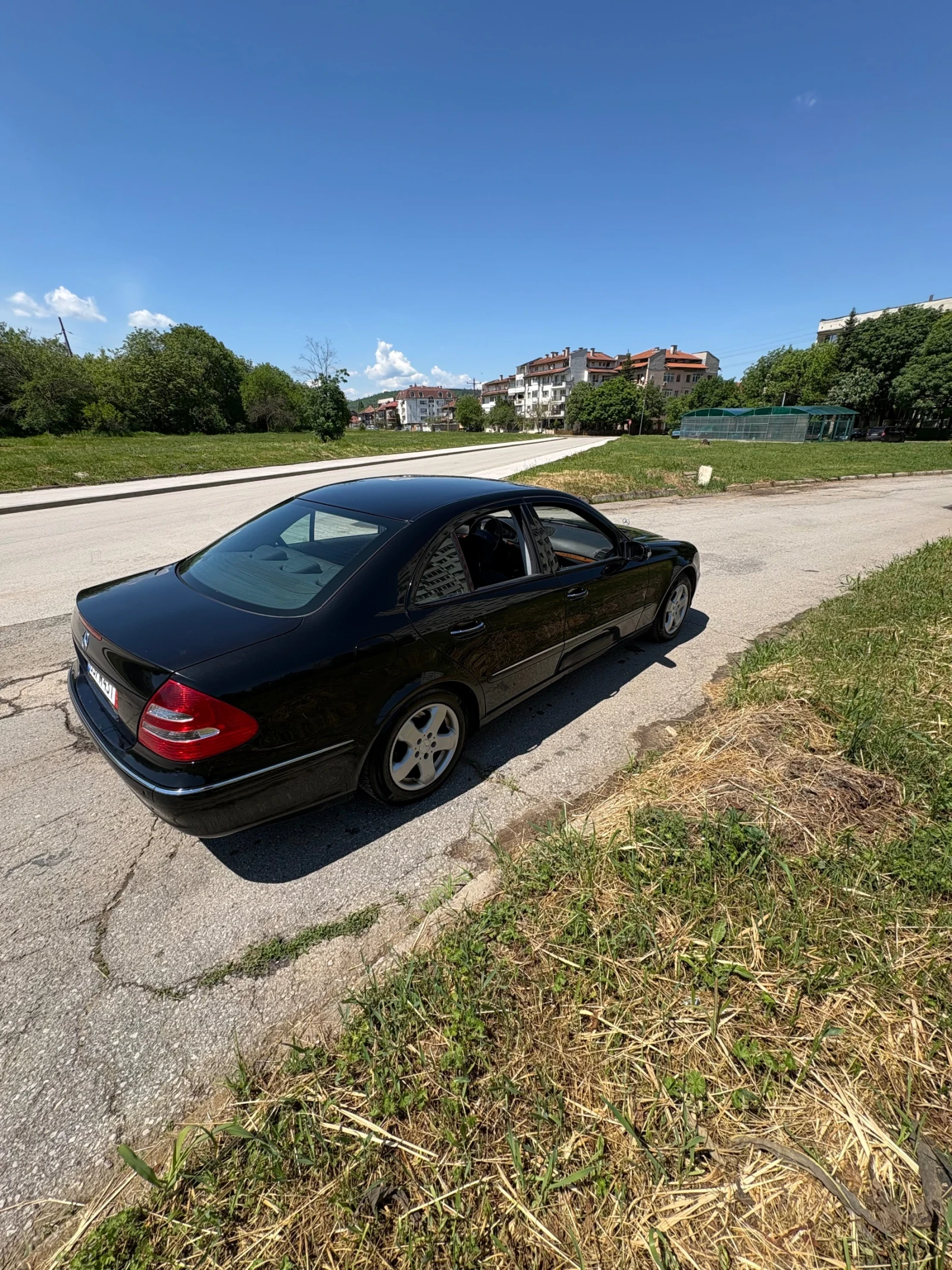 Mercedes-Benz E 220, снимка 5 - Автомобили и джипове - 54557950