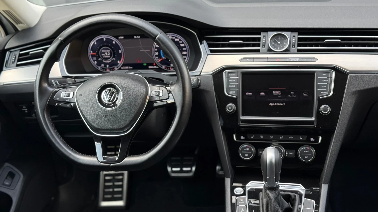VW Passat HIGHLINE 4-MOTION DIGITAL DSG, снимка 11 - Автомобили и джипове - 54574492