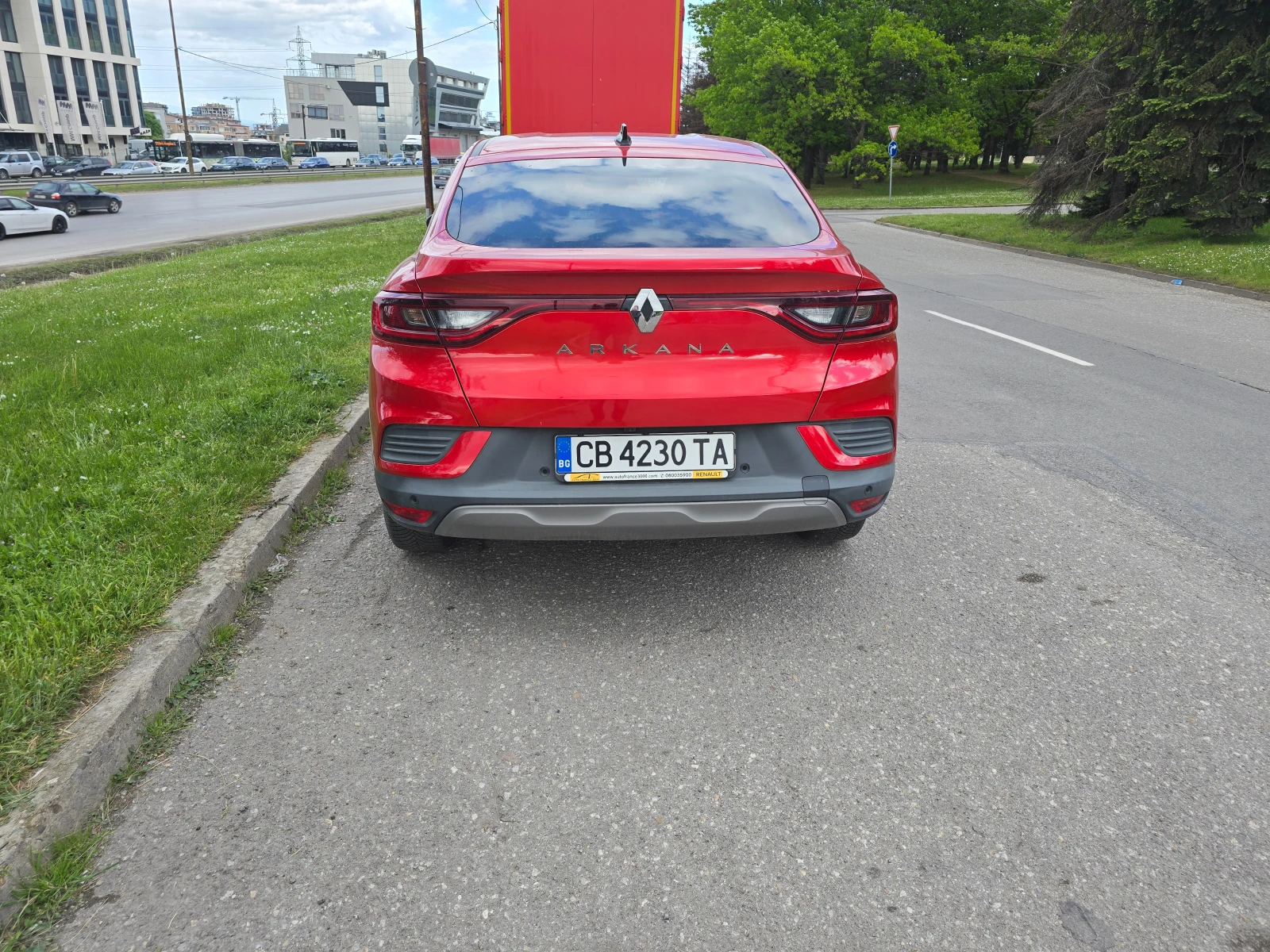 Renault Arkana, снимка 3 - Автомобили и джипове - 54732543