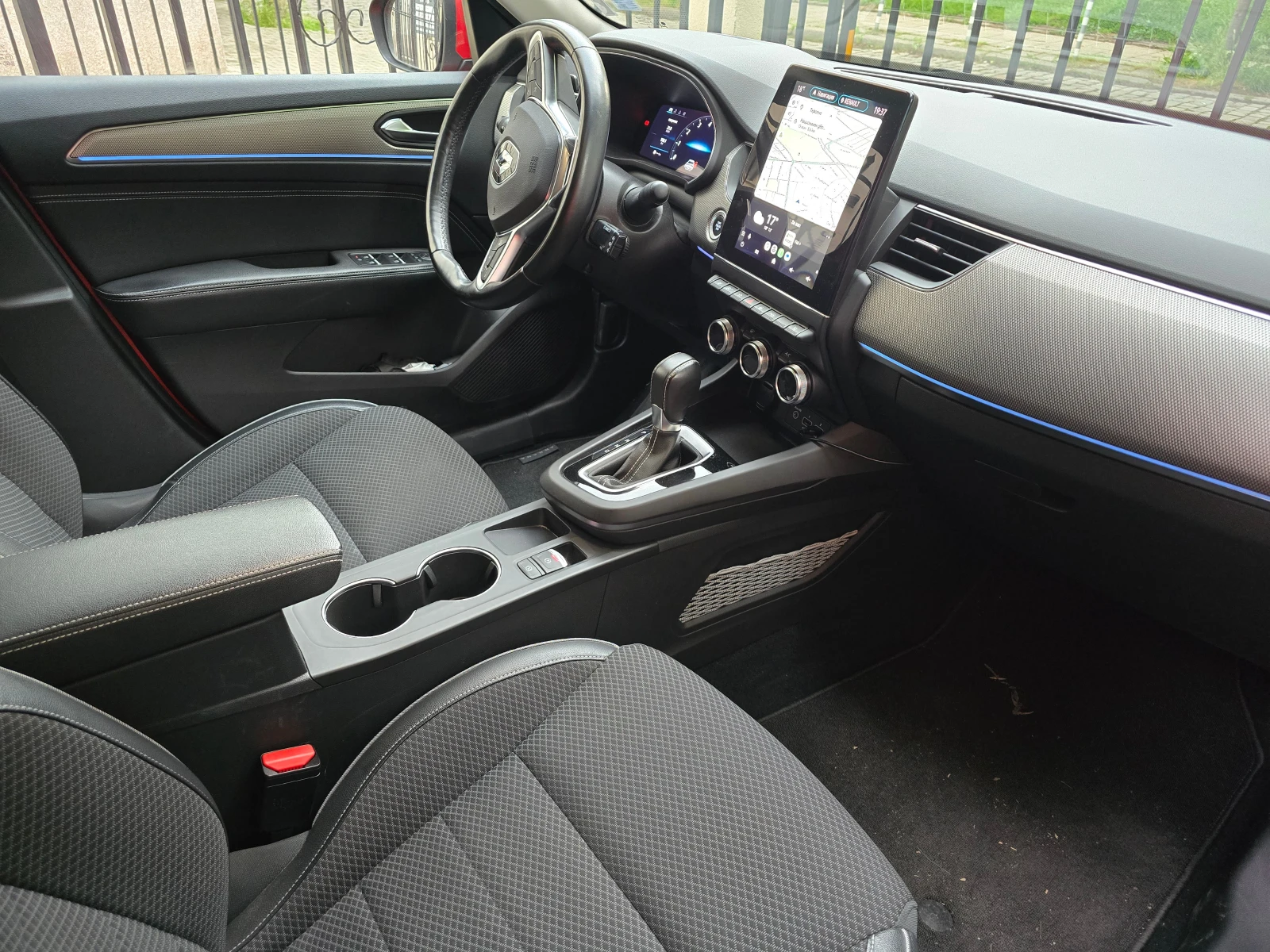 Renault Arkana, снимка 6 - Автомобили и джипове - 54732543