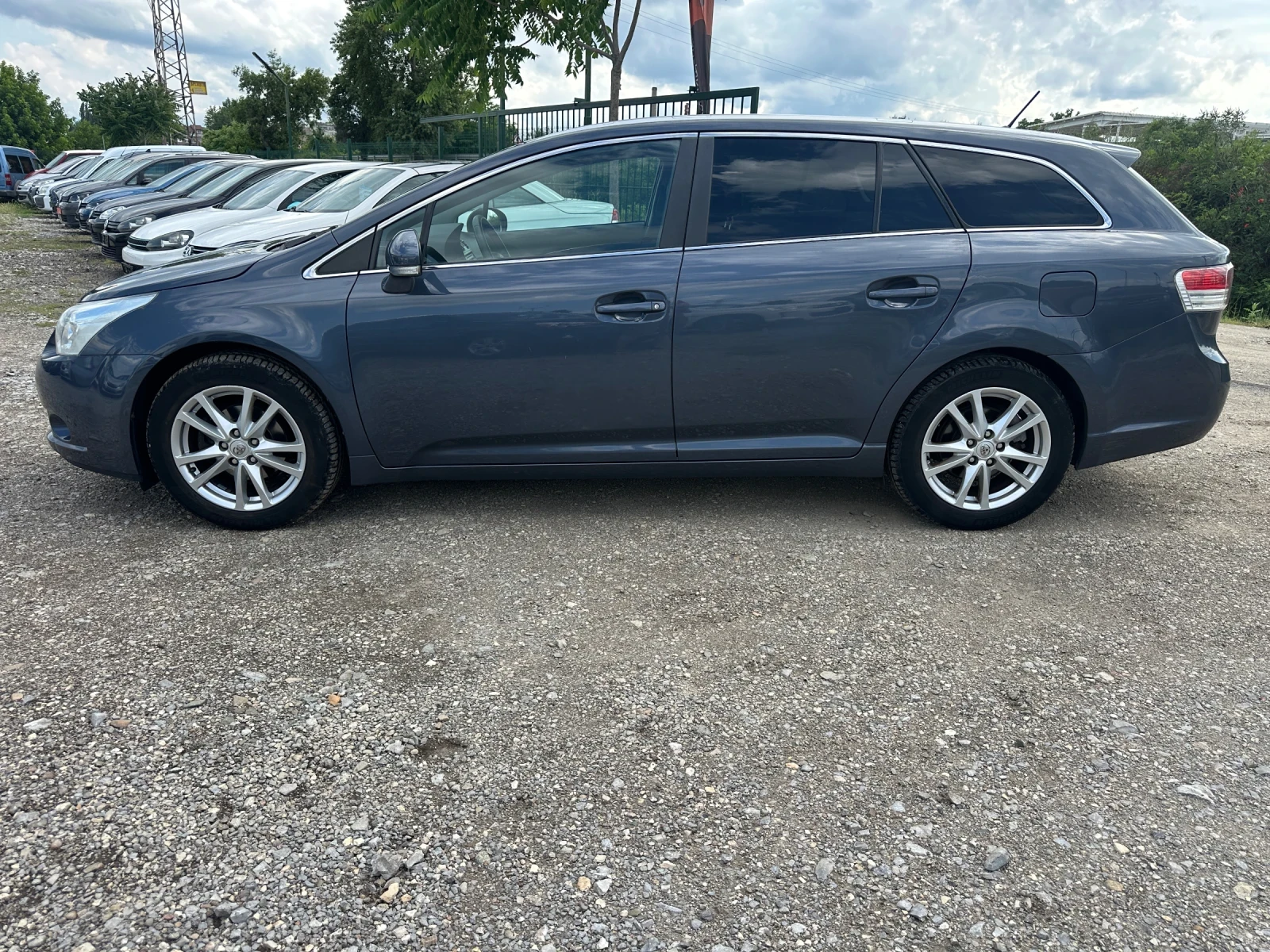 Toyota Avensis 1.8-VVTI-EURO5-FULL-SERVICE-1Г-Гаранция!, снимка 2 - Автомобили и джипове - 54793823