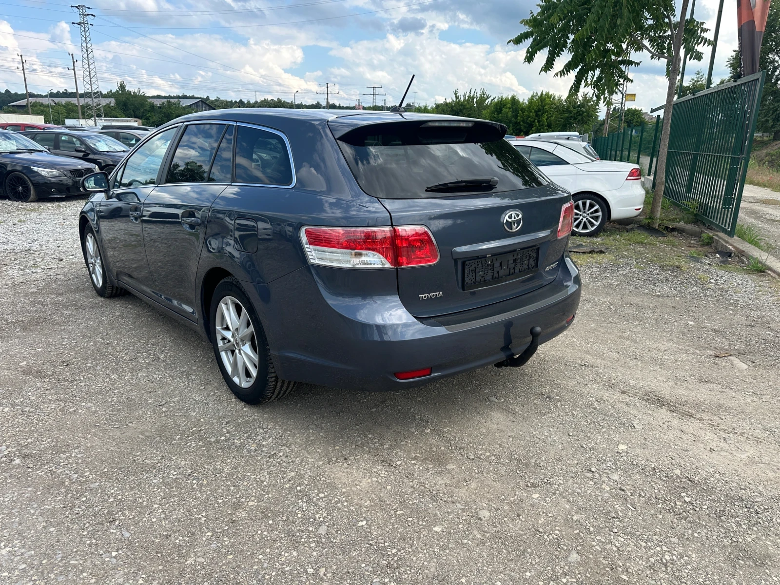 Toyota Avensis 1.8-VVTI-EURO5-FULL-SERVICE-1Г-Гаранция!, снимка 3 - Автомобили и джипове - 54793823