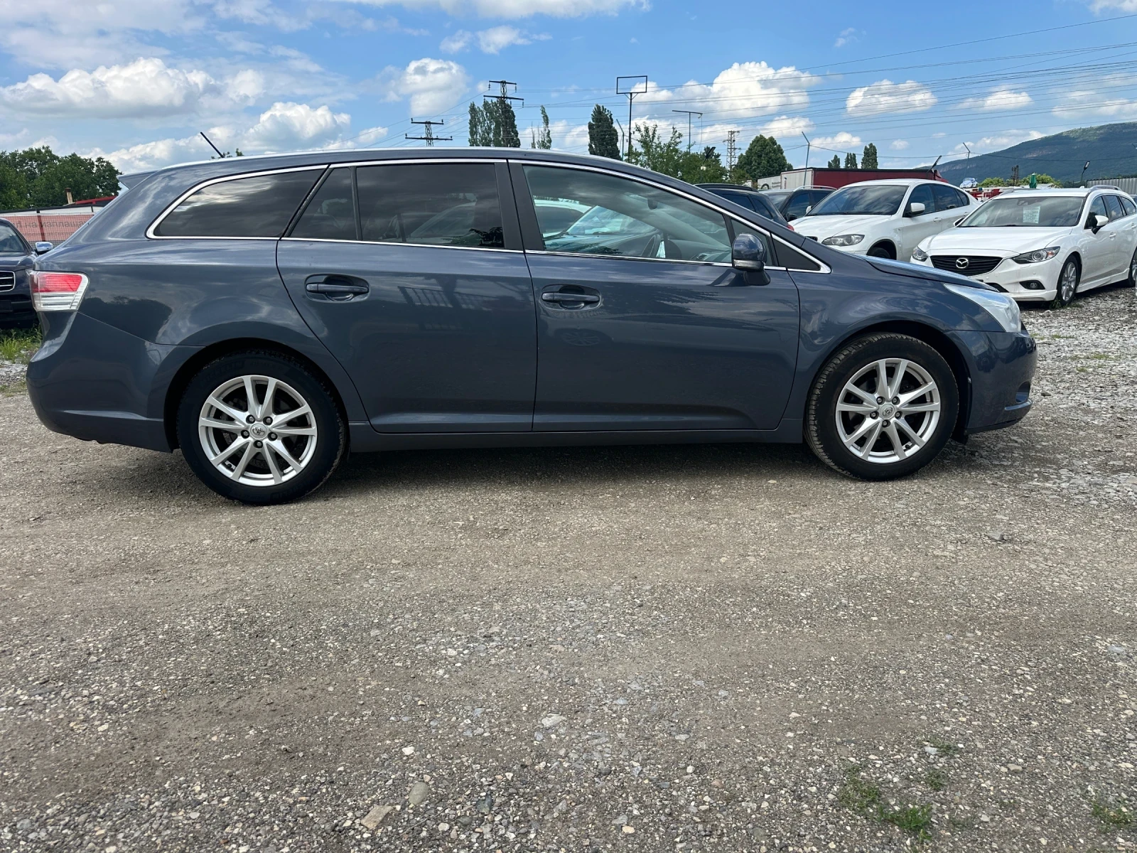 Toyota Avensis 1.8-VVTI-EURO5-FULL-SERVICE-1Г-Гаранция!, снимка 6 - Автомобили и джипове - 54793823