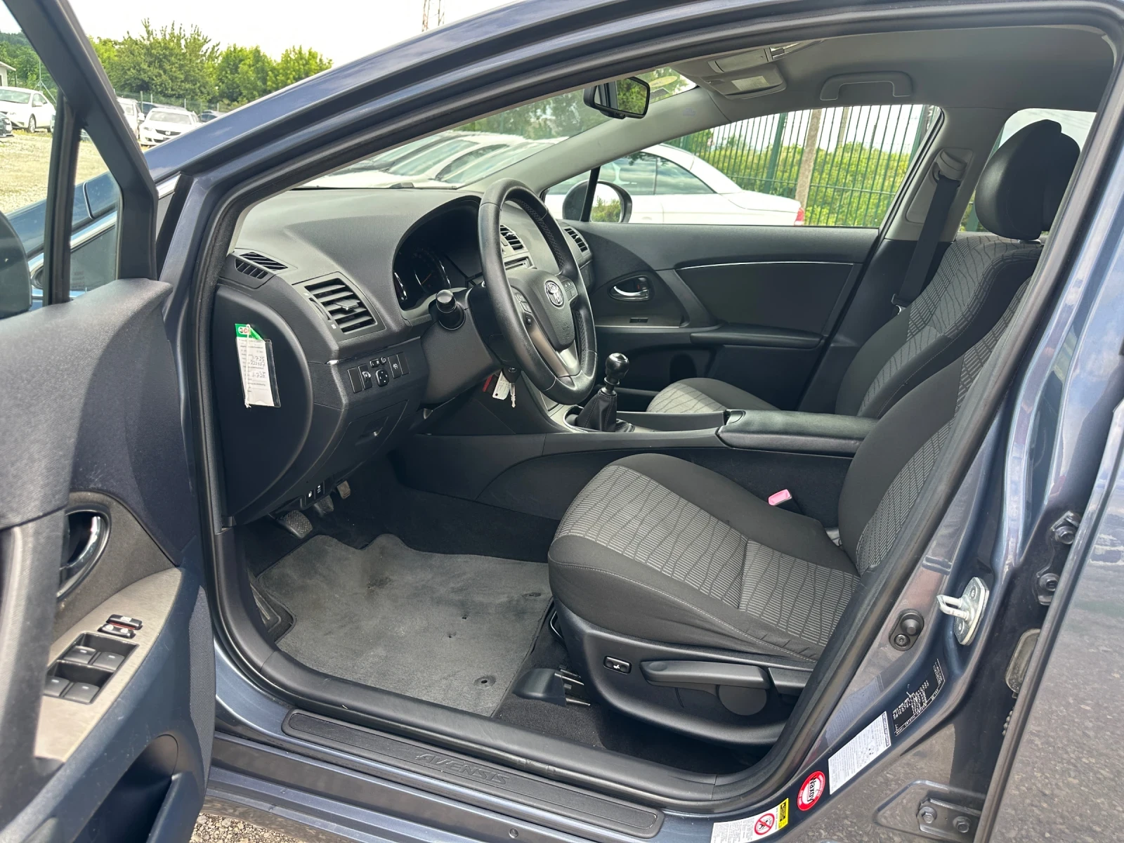 Toyota Avensis 1.8-VVTI-EURO5-FULL-SERVICE-1Г-Гаранция!, снимка 10 - Автомобили и джипове - 54793823