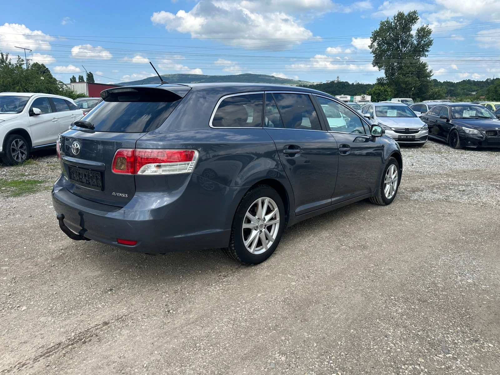 Toyota Avensis 1.8-VVTI-EURO5-FULL-SERVICE-1Г-Гаранция!, снимка 5 - Автомобили и джипове - 54793823